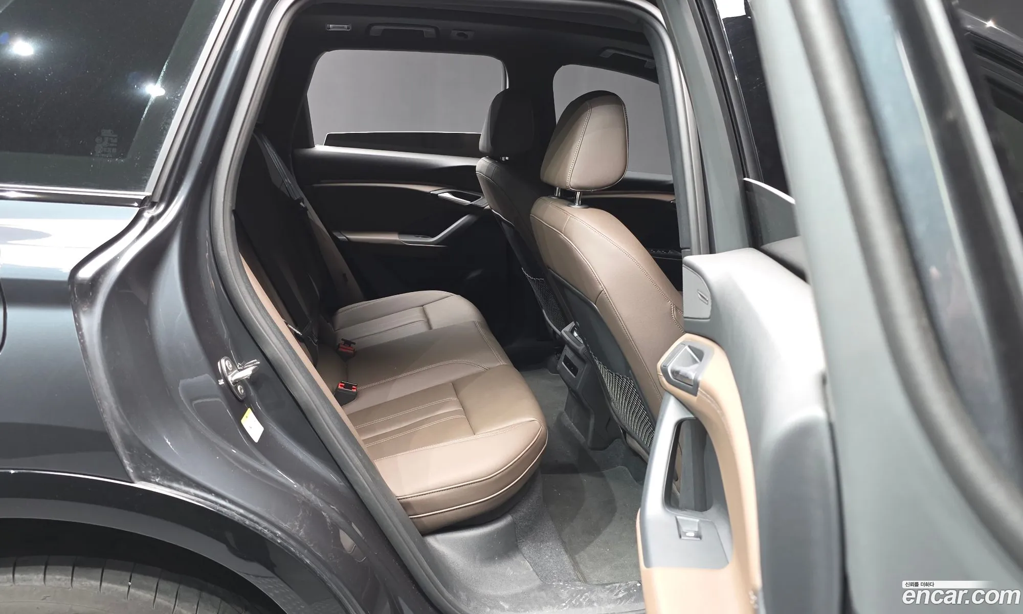 Audi Q6 e-tron 2025 — 10