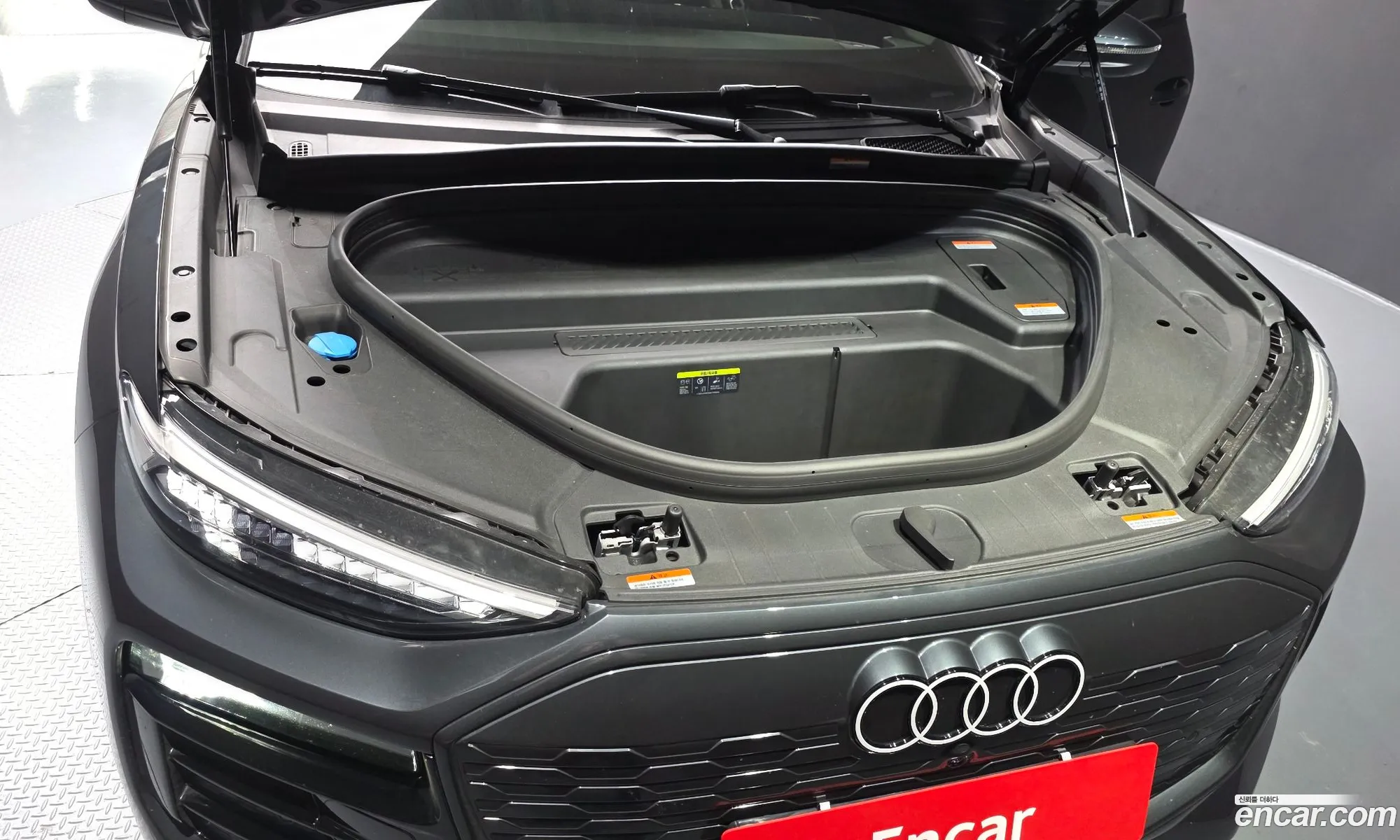 Audi Q6 e-tron 2025 — 2