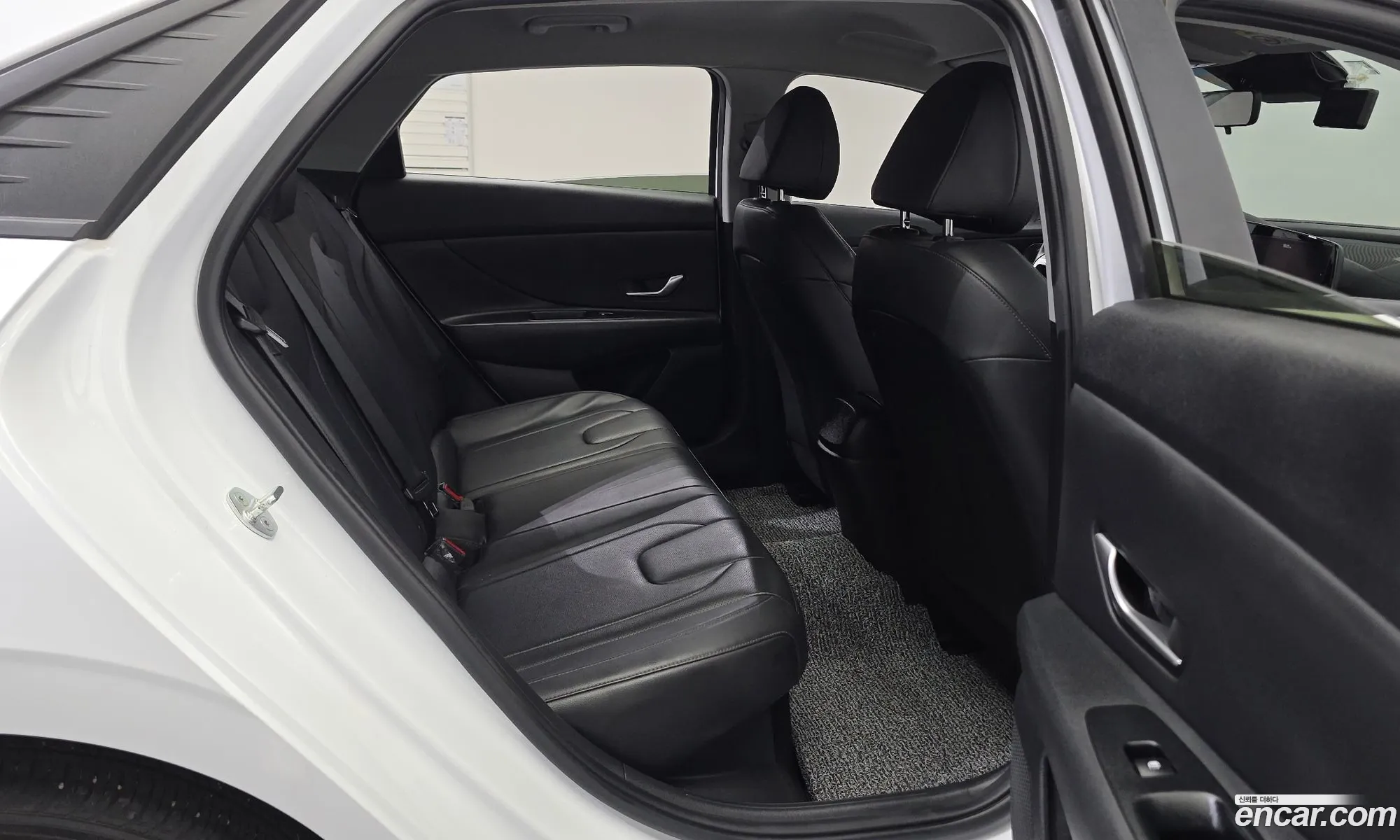 Hyundai Elantra Hybrid 2022 — 4
