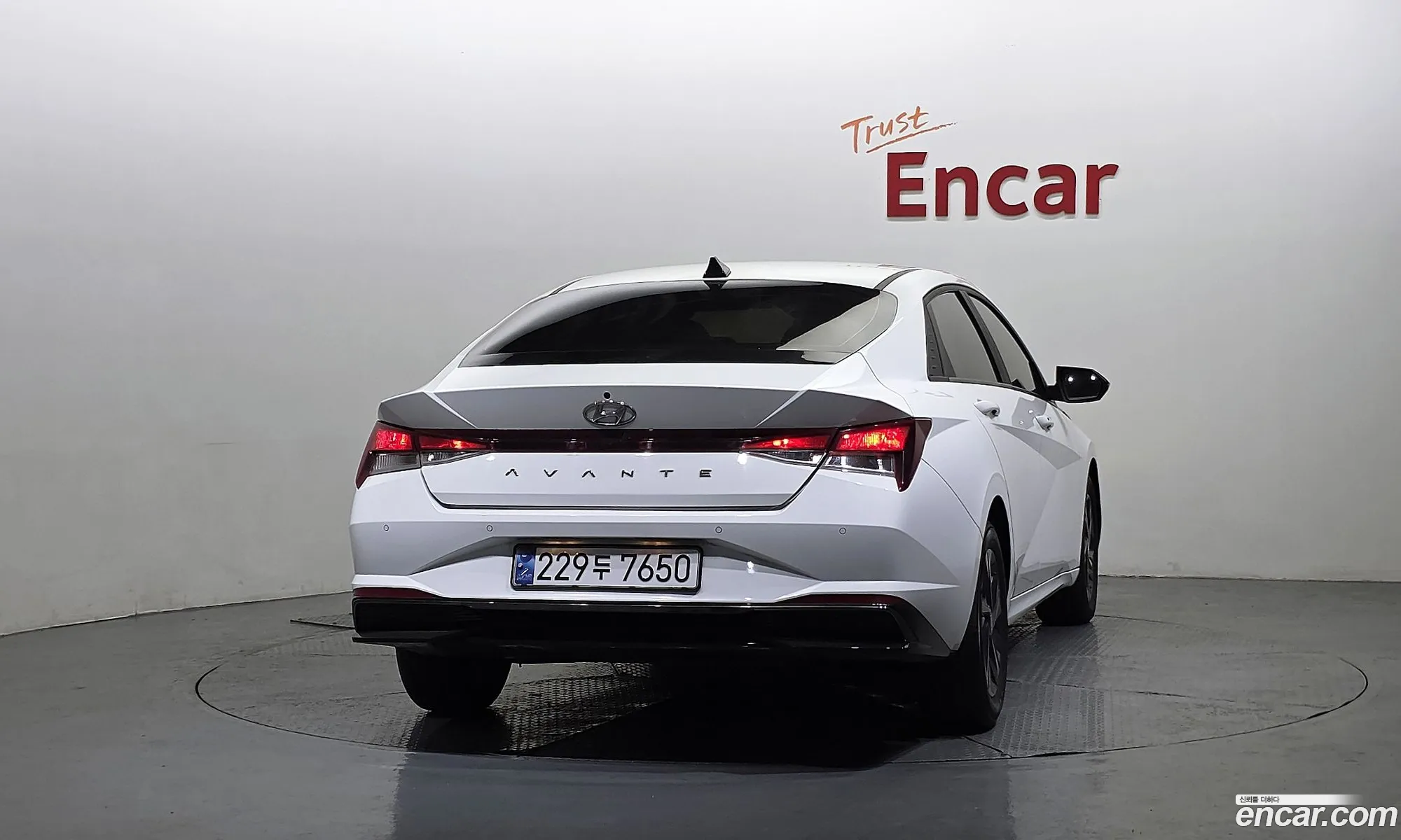 Hyundai Elantra Hybrid 2022 — 10