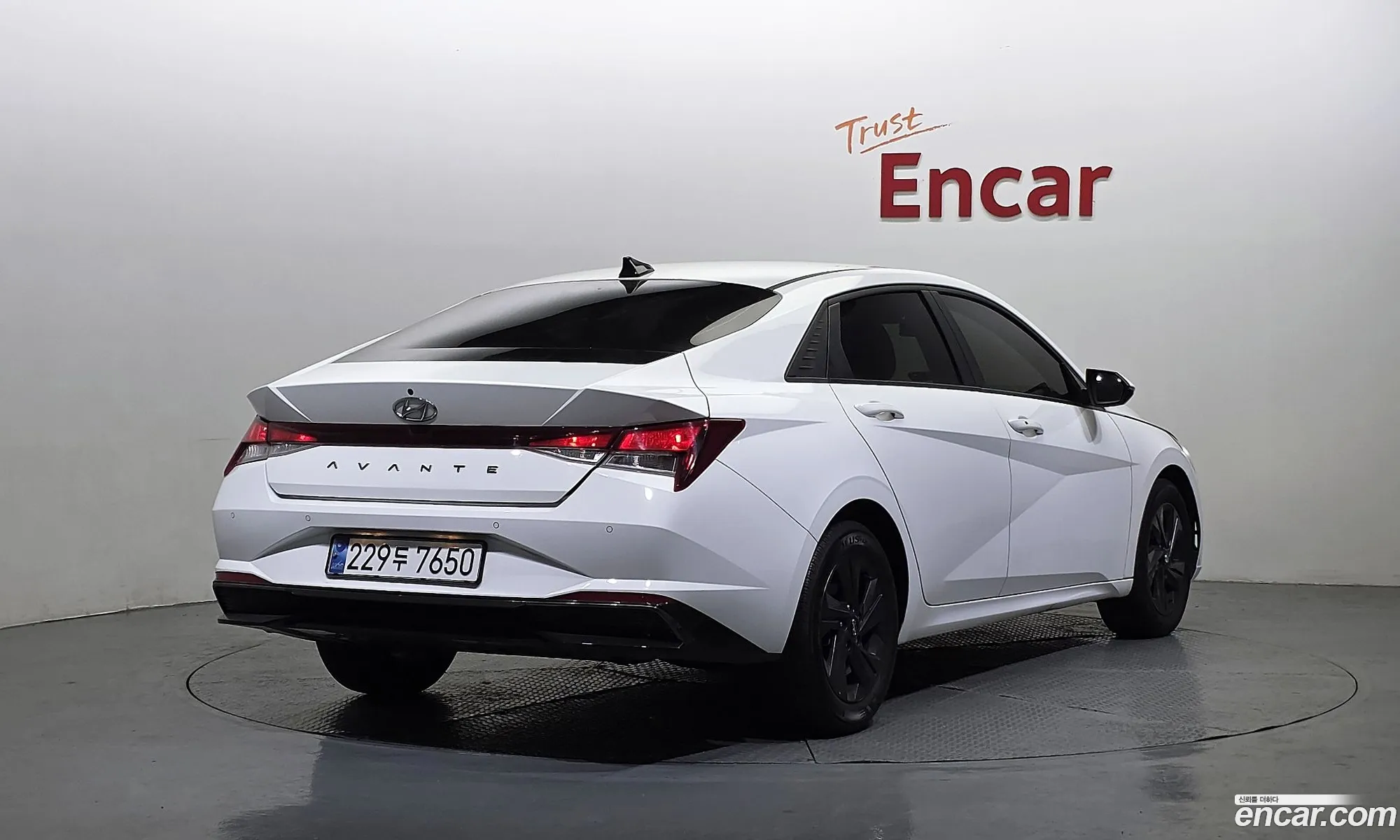 Hyundai Elantra Hybrid 2022 — 16
