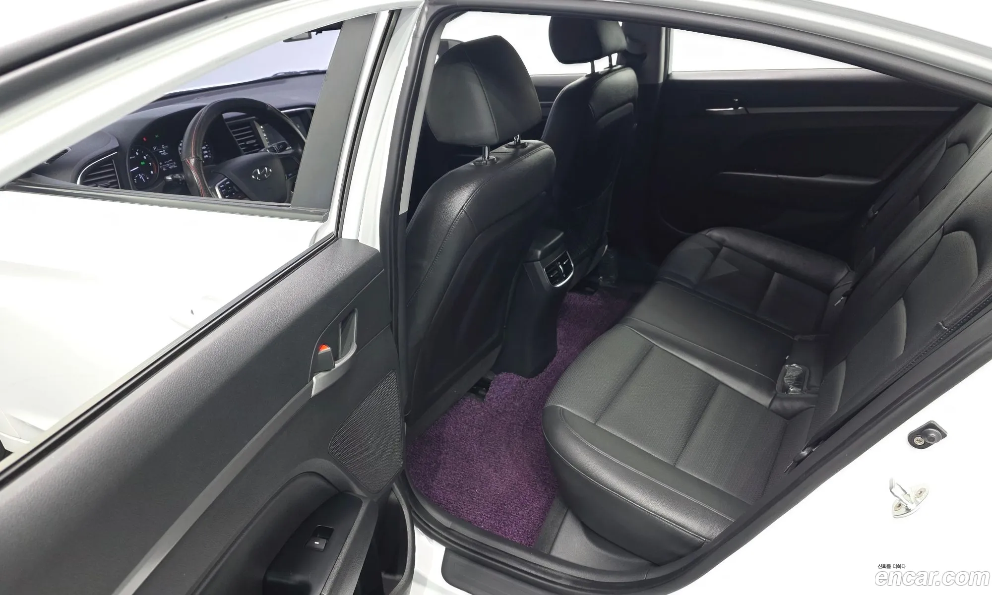 Hyundai Elantra AD 2016 — 14