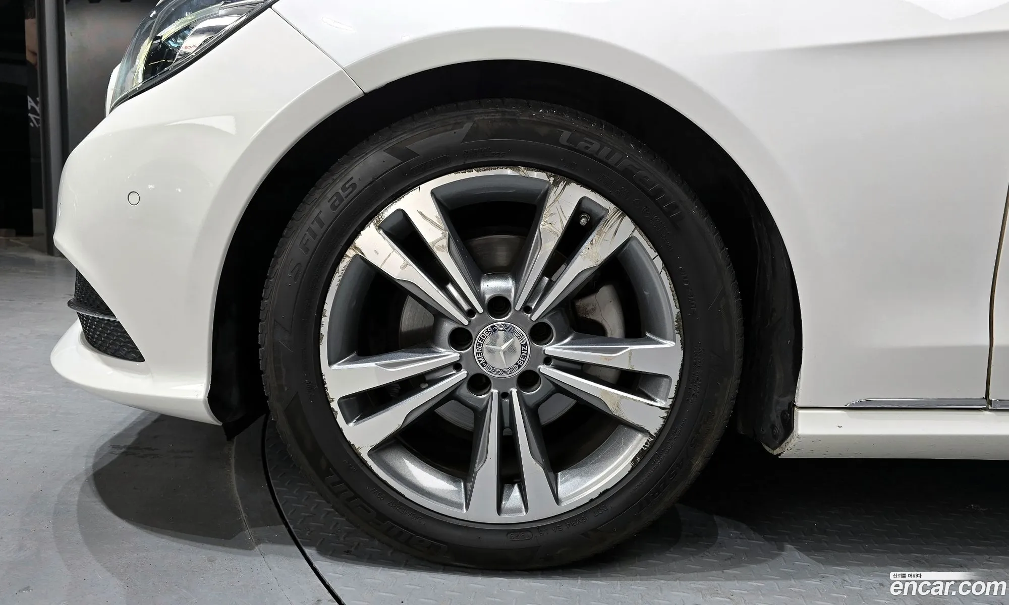 Mercedes-Benz E-Class W212 2015 — 18
