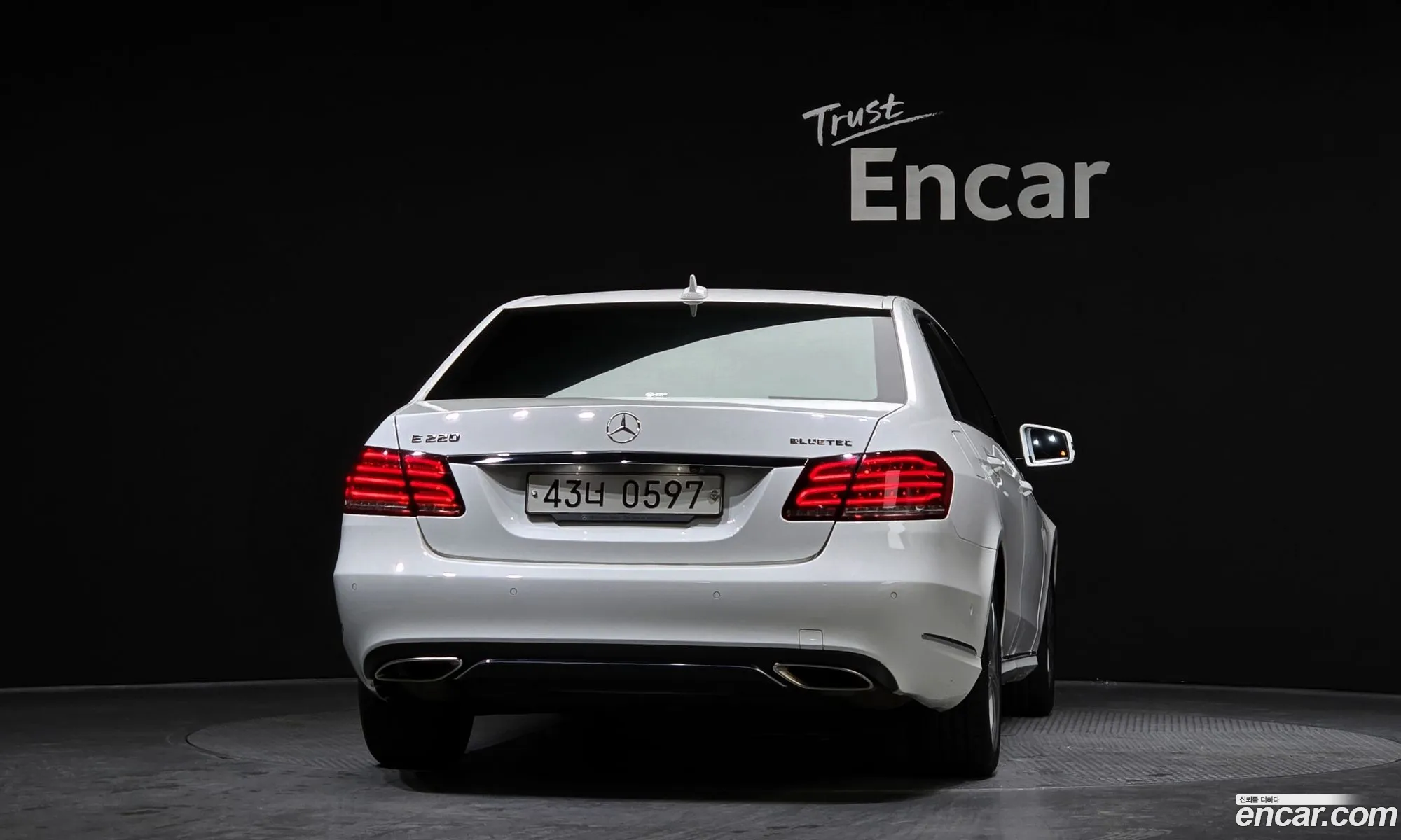 Mercedes-Benz E-Class W212 2015 — 17