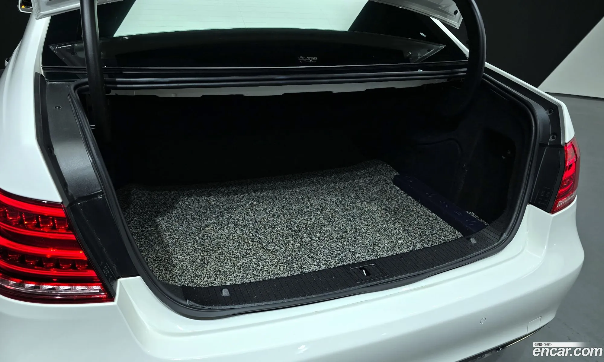 Mercedes-Benz E-Class W212 2015 — 14