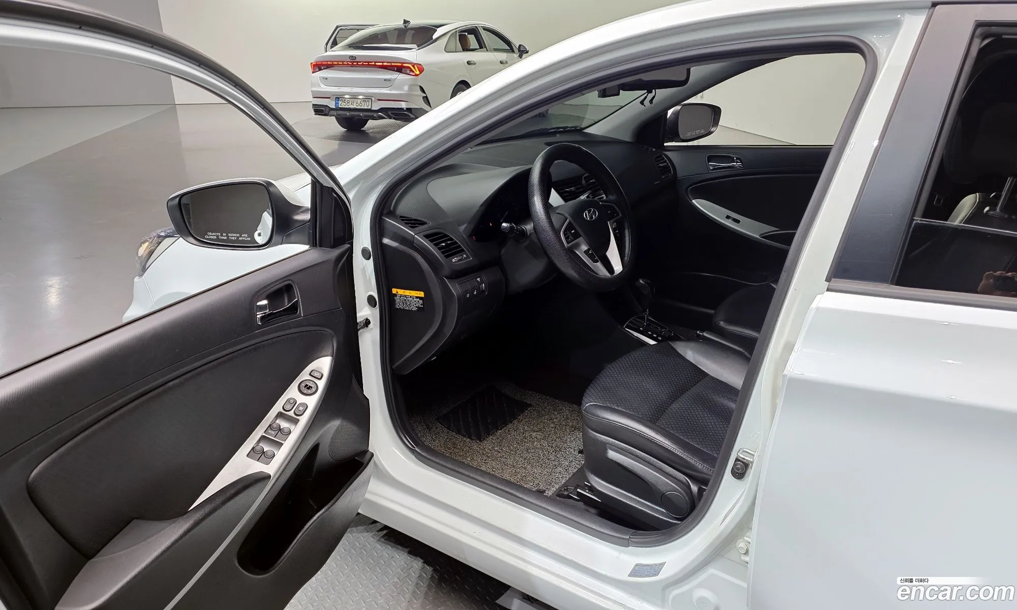 Hyundai Accent 2012 — 5