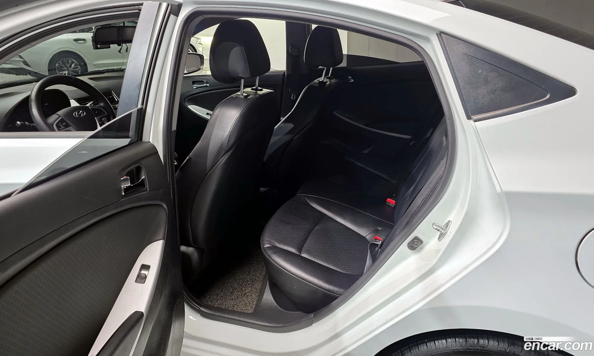 Hyundai Accent 2012 — 10
