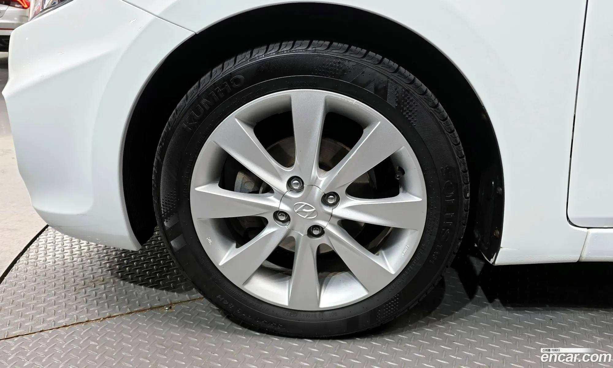 Hyundai Accent 2012 — 19