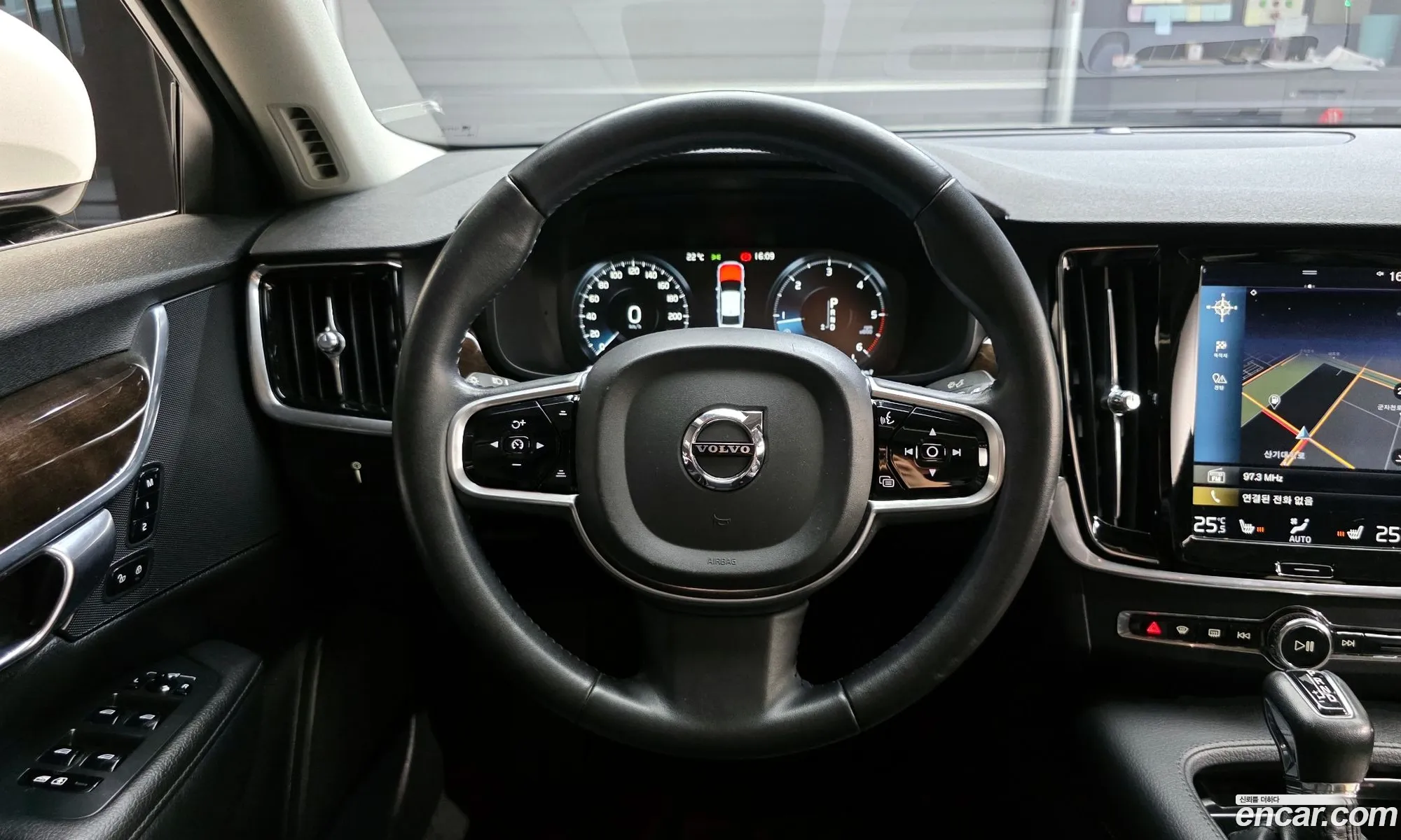 Volvo S90 2017 YV1PS68BCH1008243 — 15