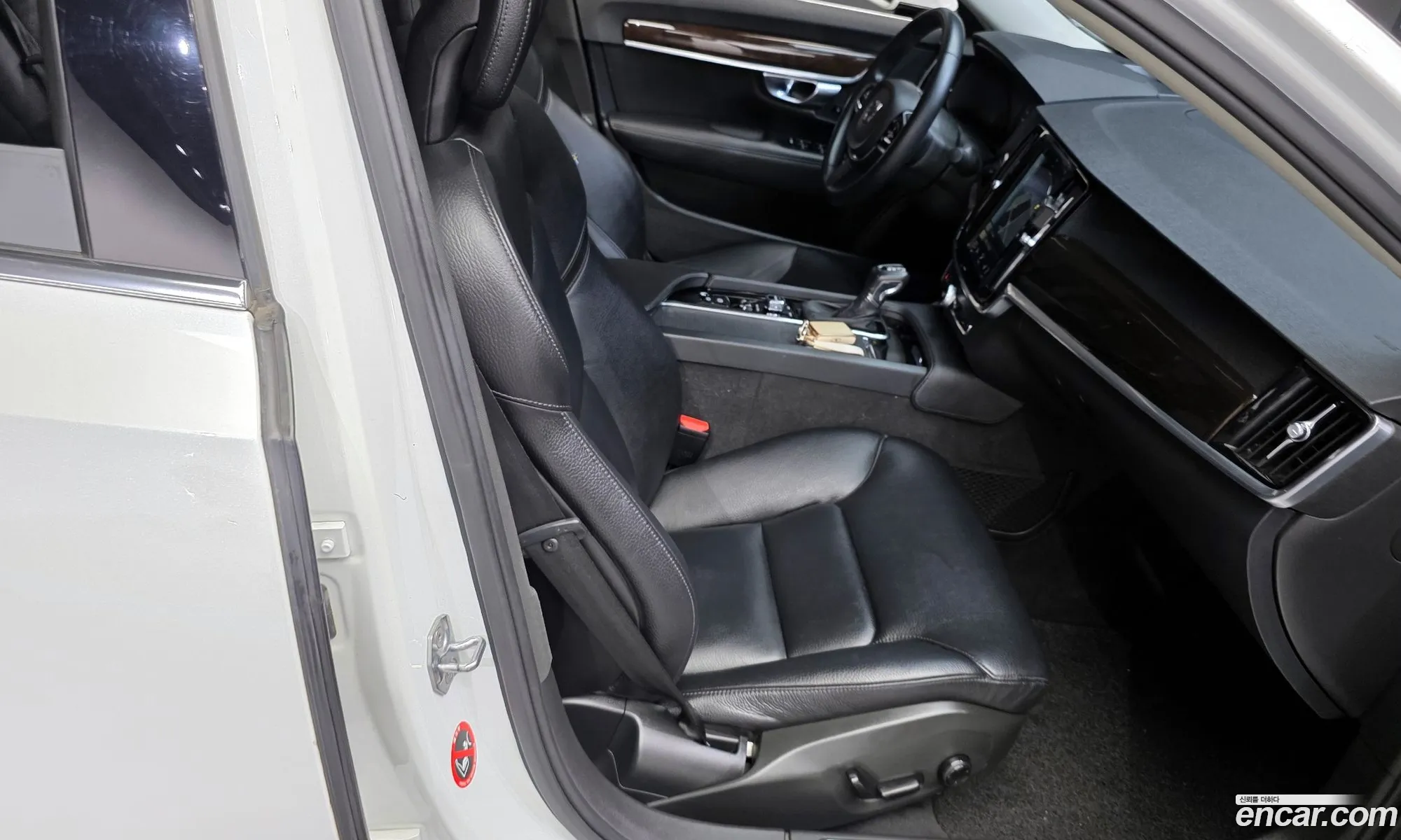 Volvo S90 2017 YV1PS68BCH1008243 — 13