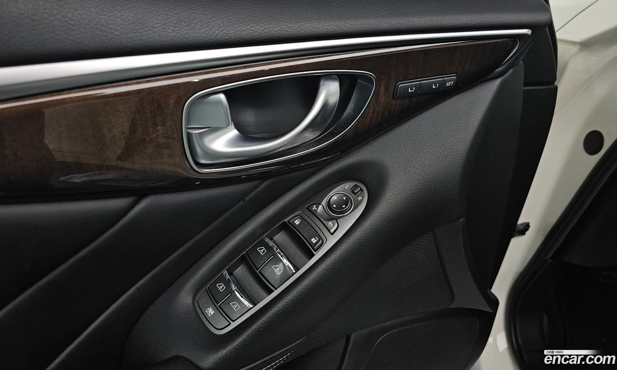 Infiniti Q50 2016 — 19