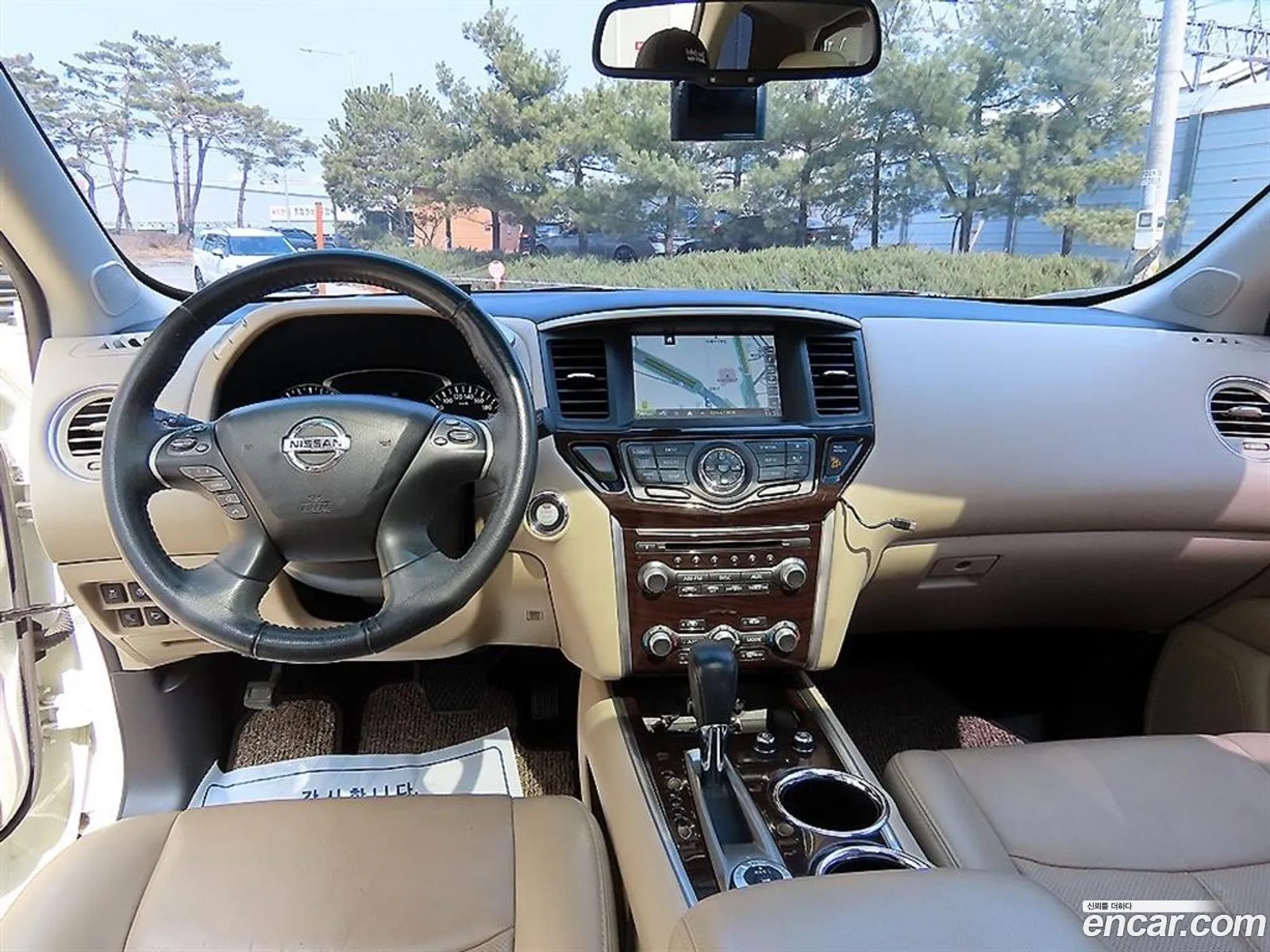 Nissan Pathfinder 2016 — 18