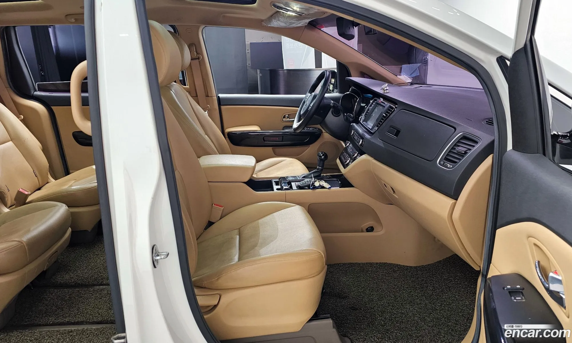 Kia Carnival 2015 — 17