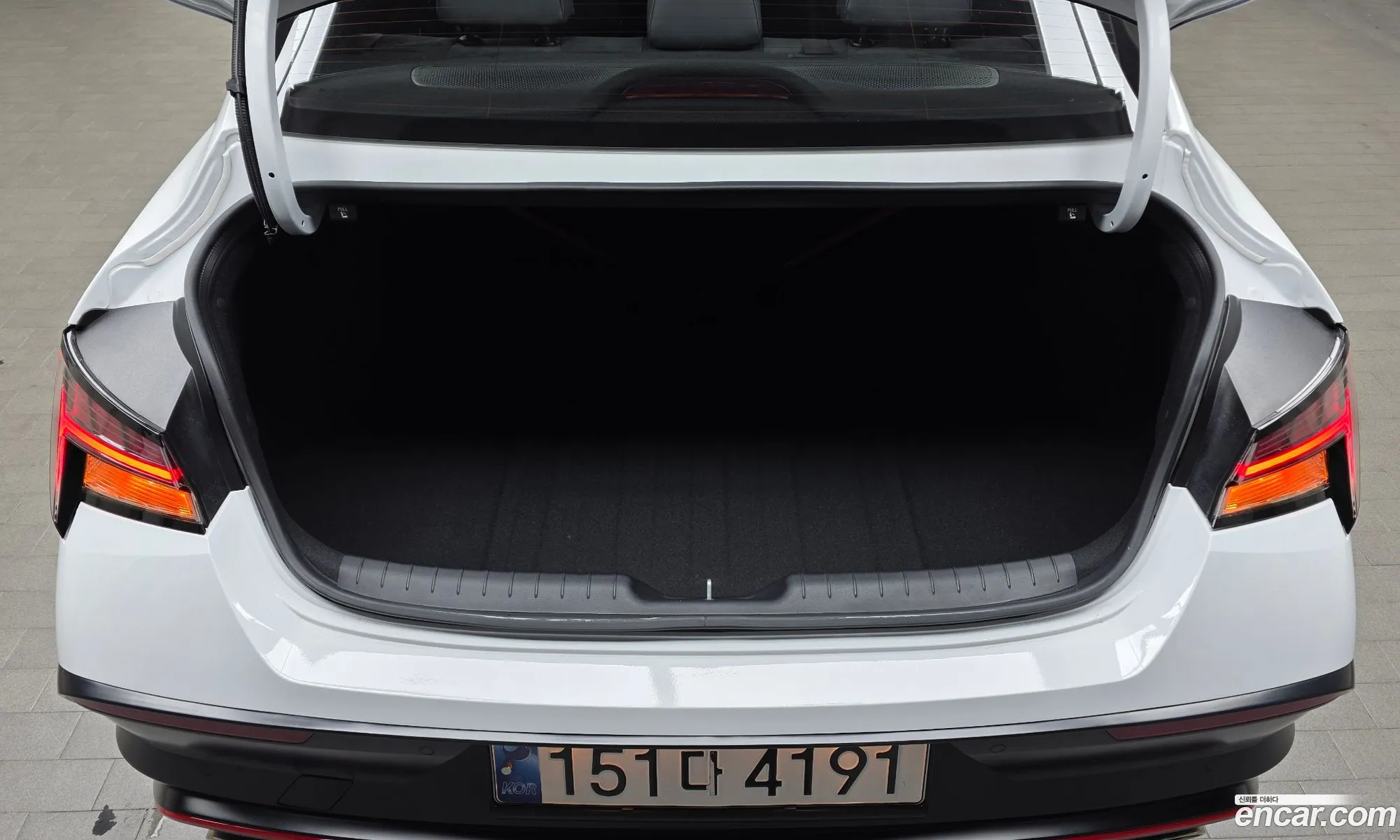 Hyundai Elantra 2025 — 16