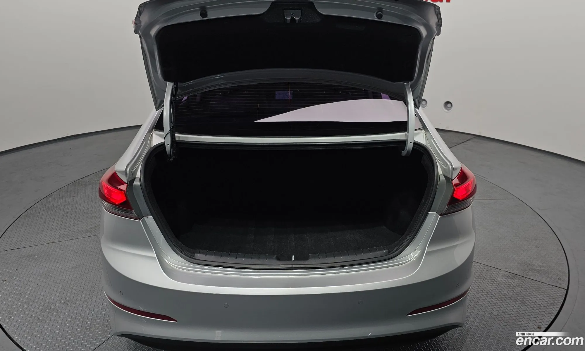 Hyundai Elantra AD 2016 — 5