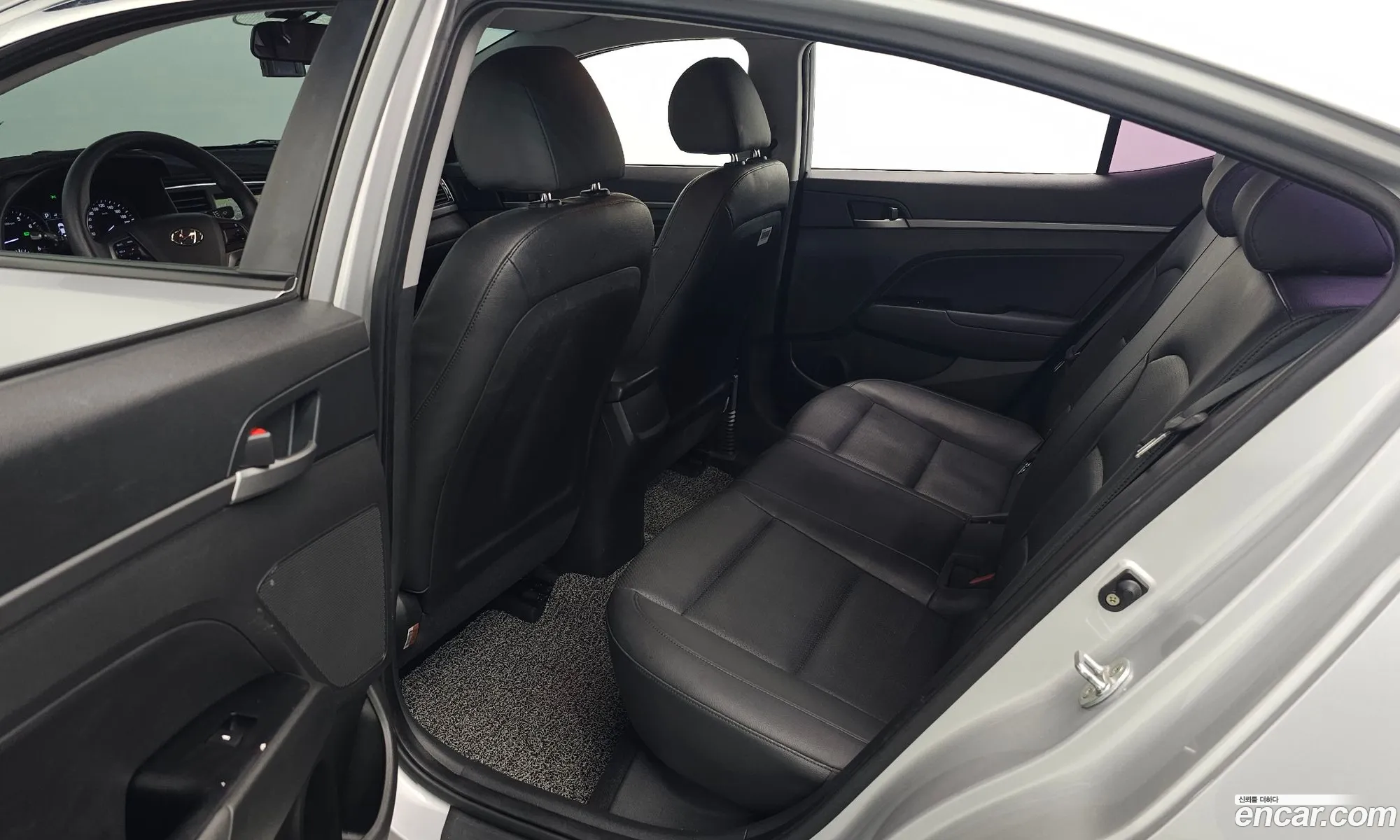 Hyundai Elantra AD 2016 — 19