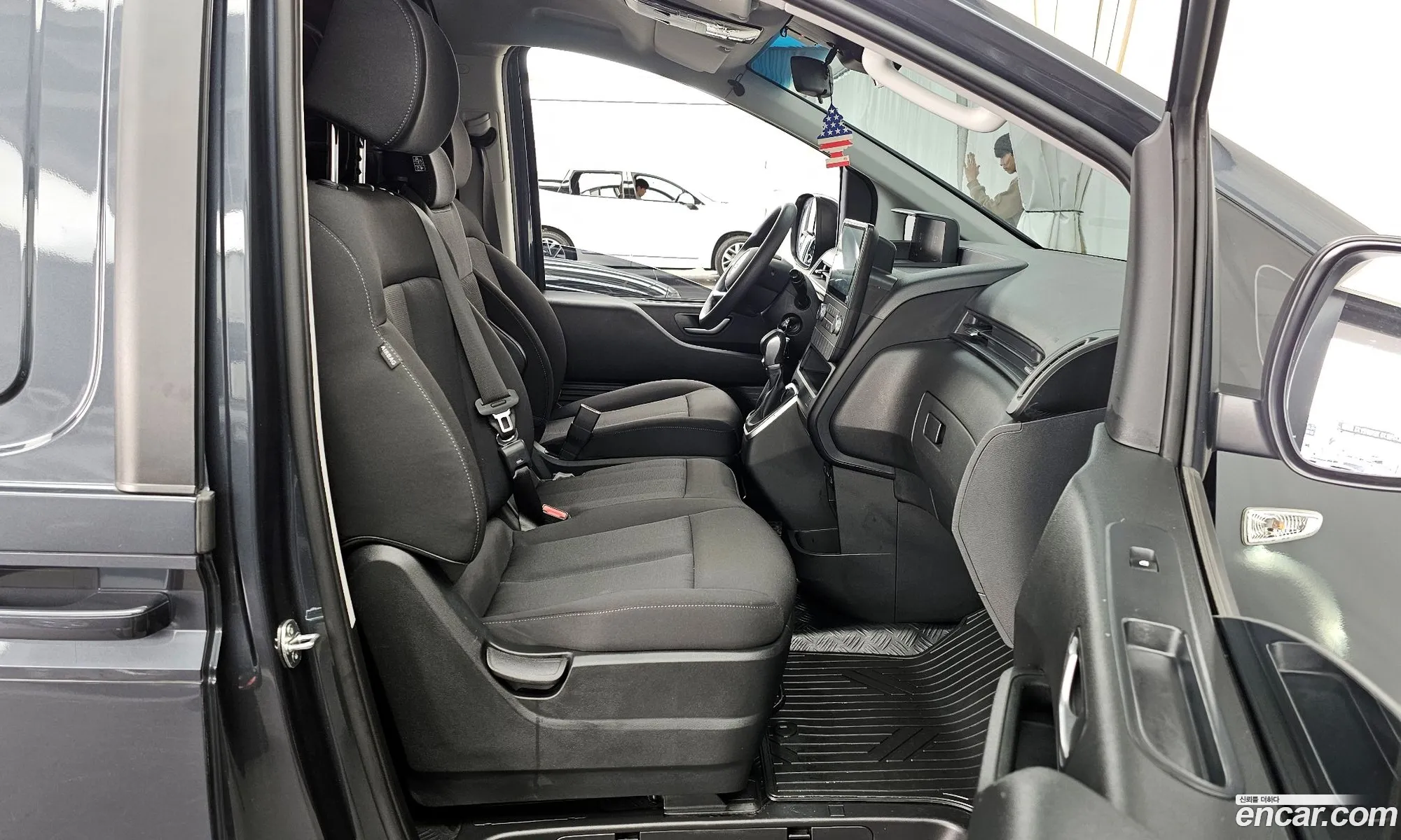 Hyundai Staria 2023 — 11