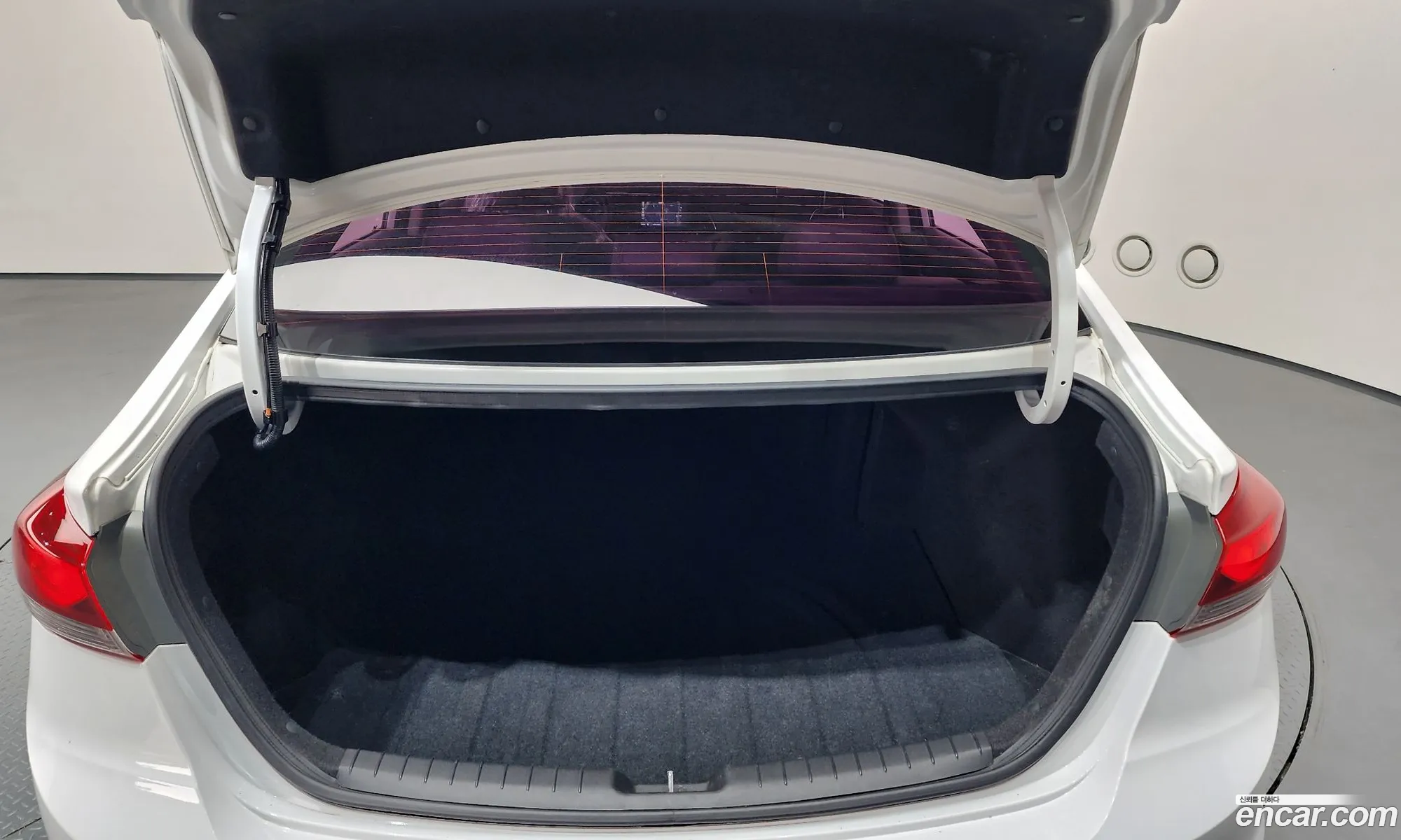 Hyundai Elantra AD 2016 — 19