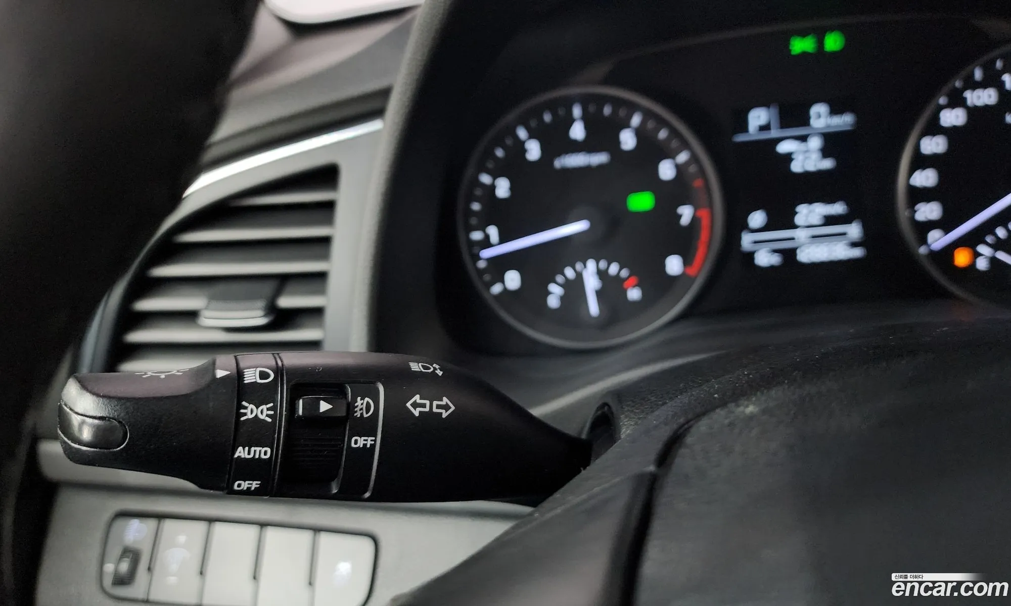 Hyundai Elantra AD 2016 — 14