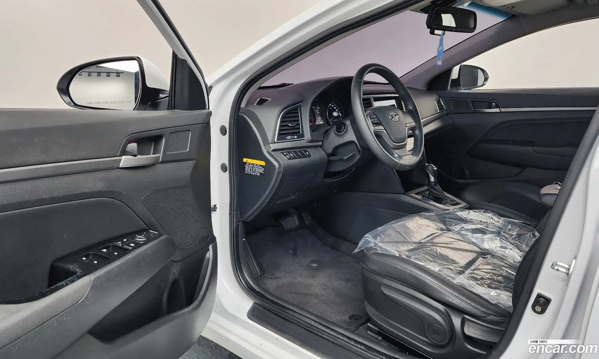 Hyundai Elantra AD 2016 — 15