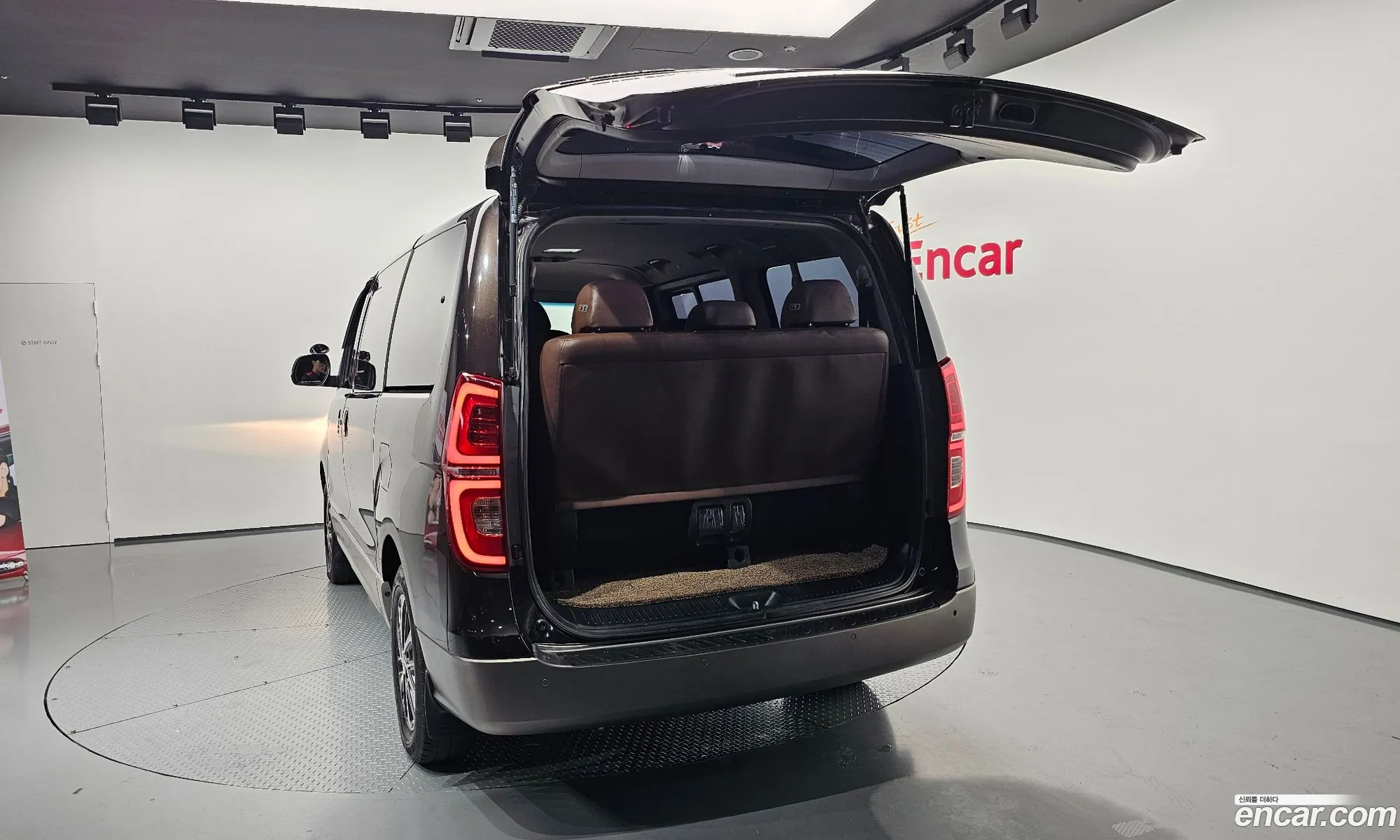 Hyundai Grand Starex 2018 — 17
