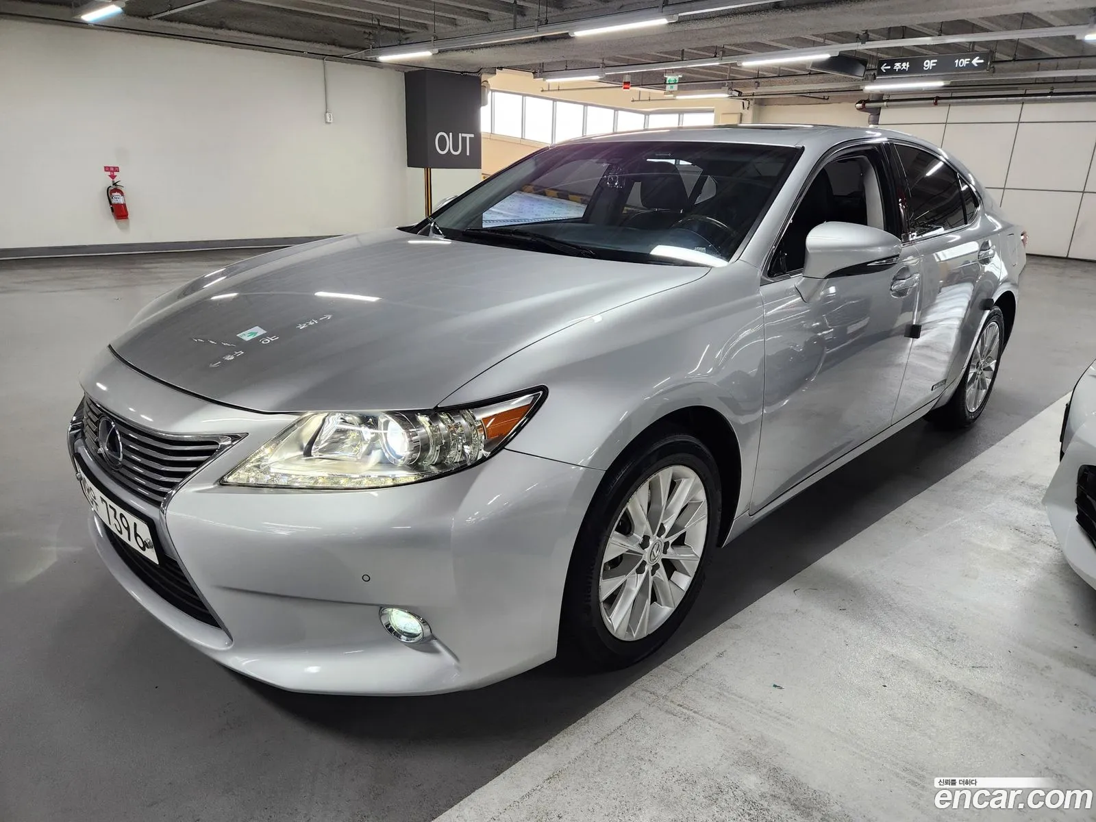 Lexus ES300h 2014 — 12