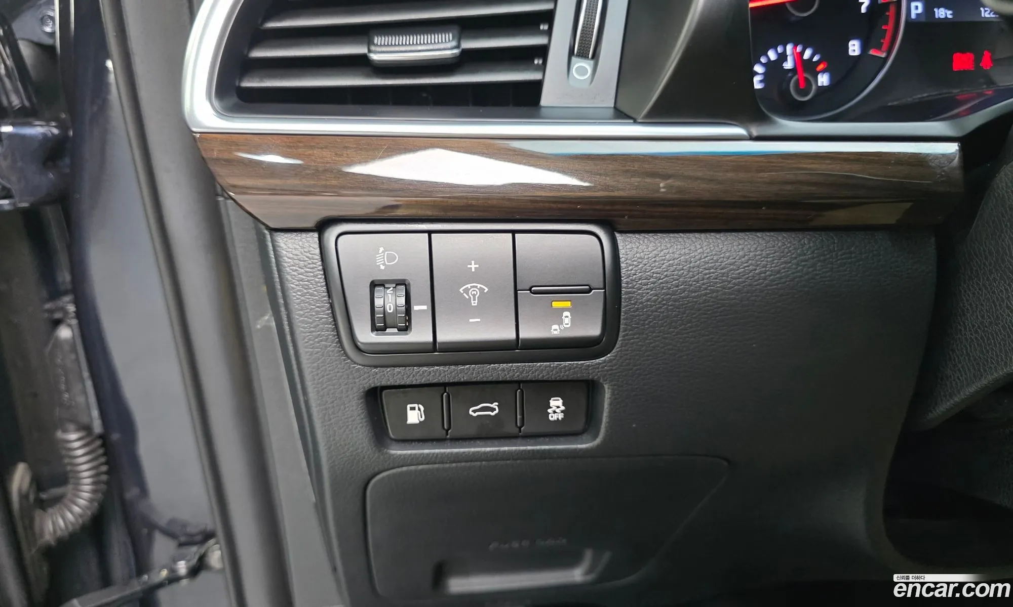 Kia K7 2019 — 14