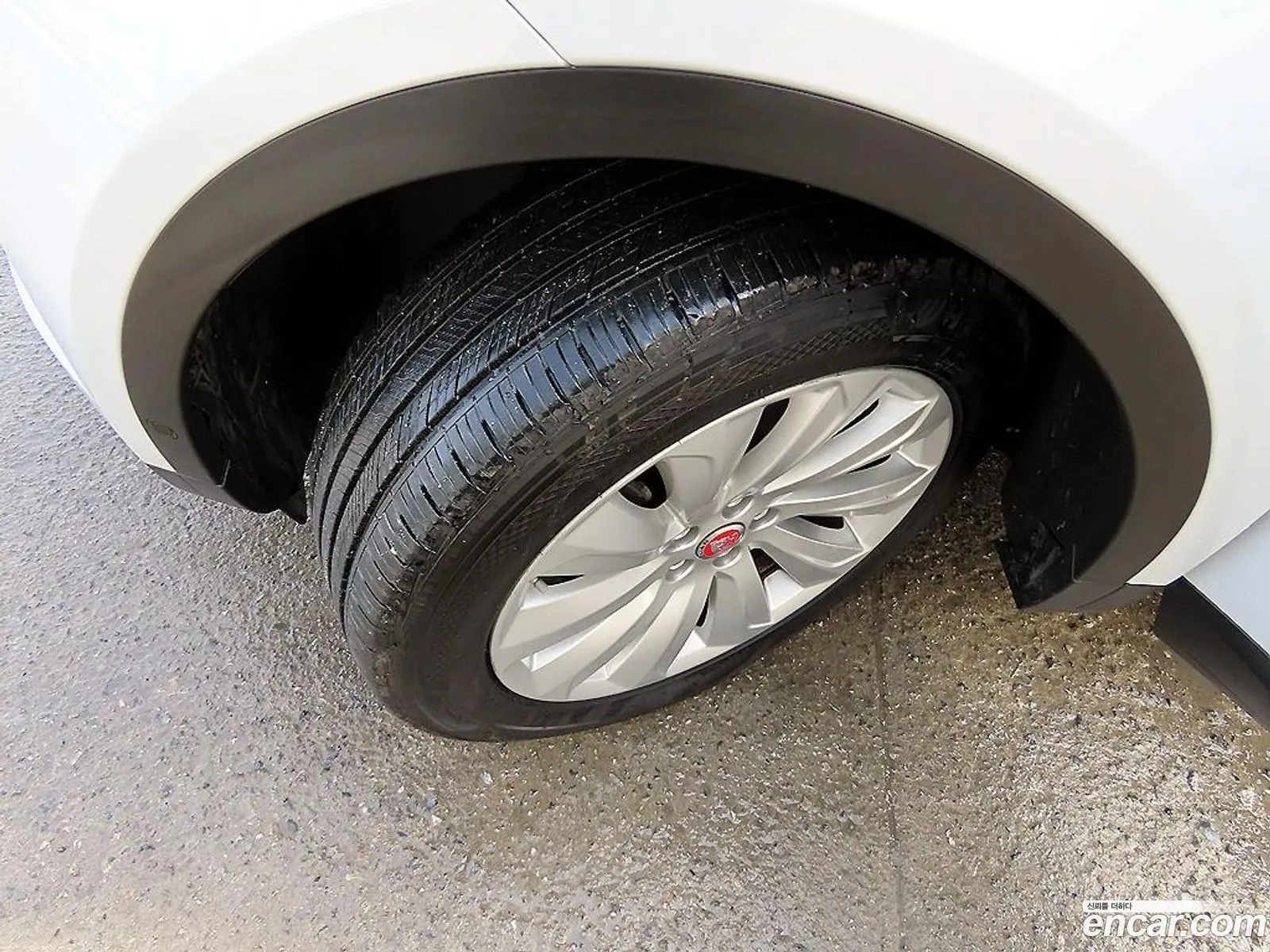 Jaguar E-Pace 2018 — 9