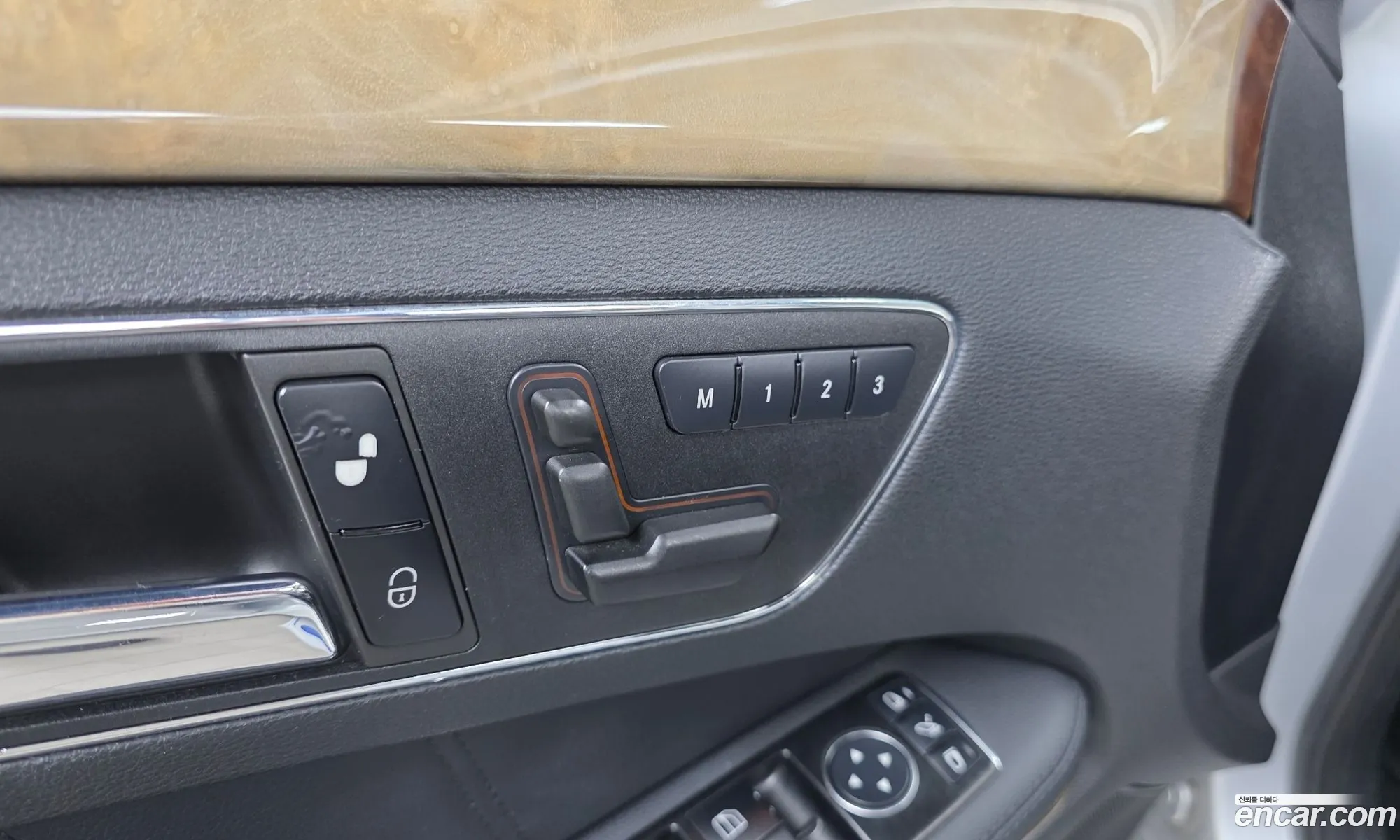 Mercedes-Benz E-Class W212 2010 WDDHF5DB8BA313844 — 12