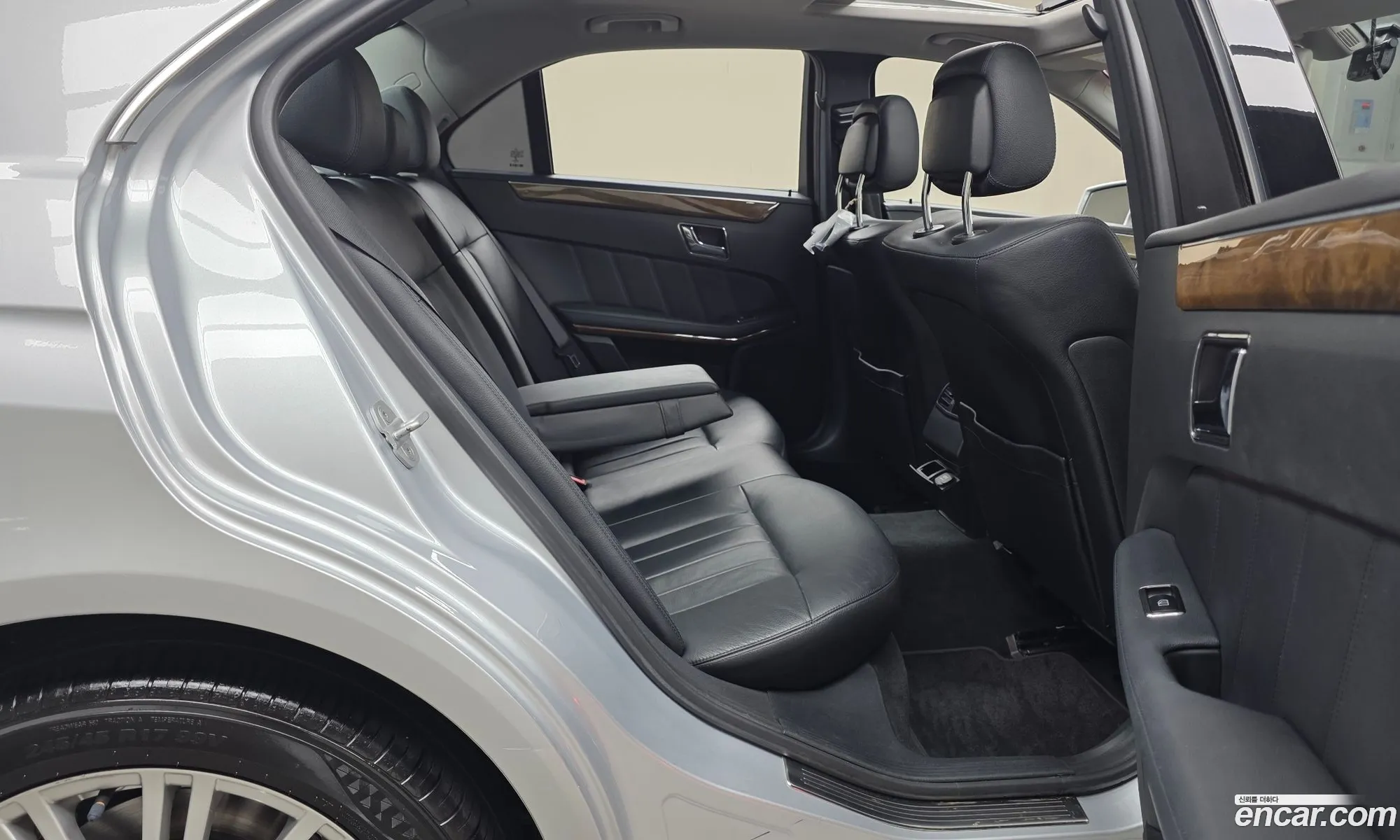 Mercedes-Benz E-Class W212 2010 WDDHF5DB8BA313844 — 9