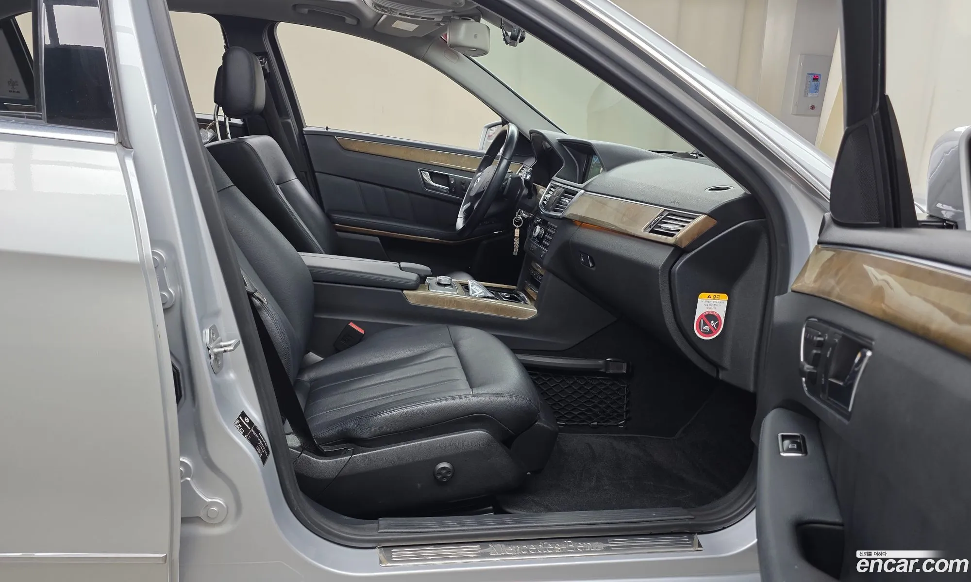 Mercedes-Benz E-Class W212 2010 WDDHF5DB8BA313844 — 14