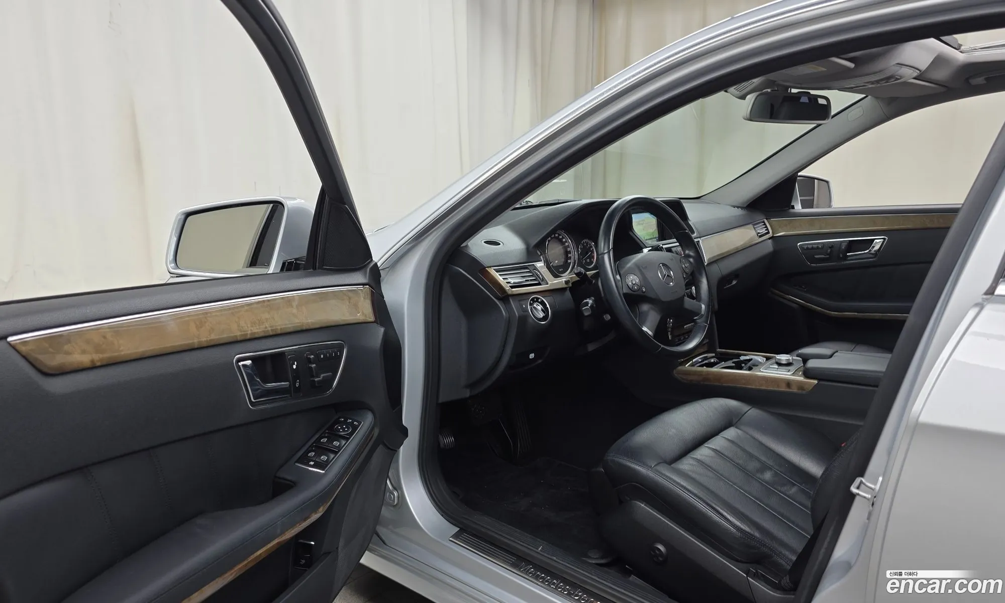 Mercedes-Benz E-Class W212 2010 WDDHF5DB8BA313844 — 3