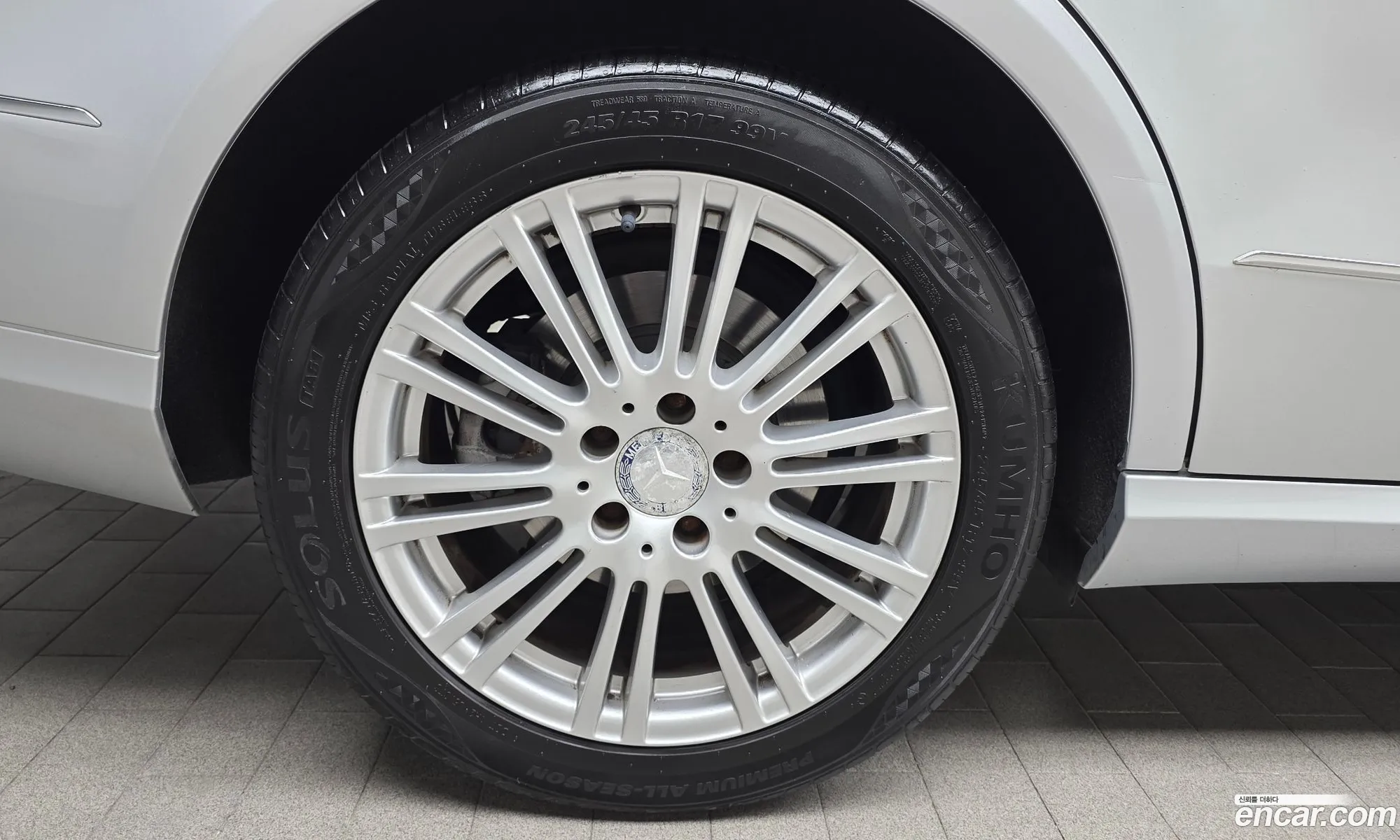Mercedes-Benz E-Class W212 2010 WDDHF5DB8BA313844 — 13