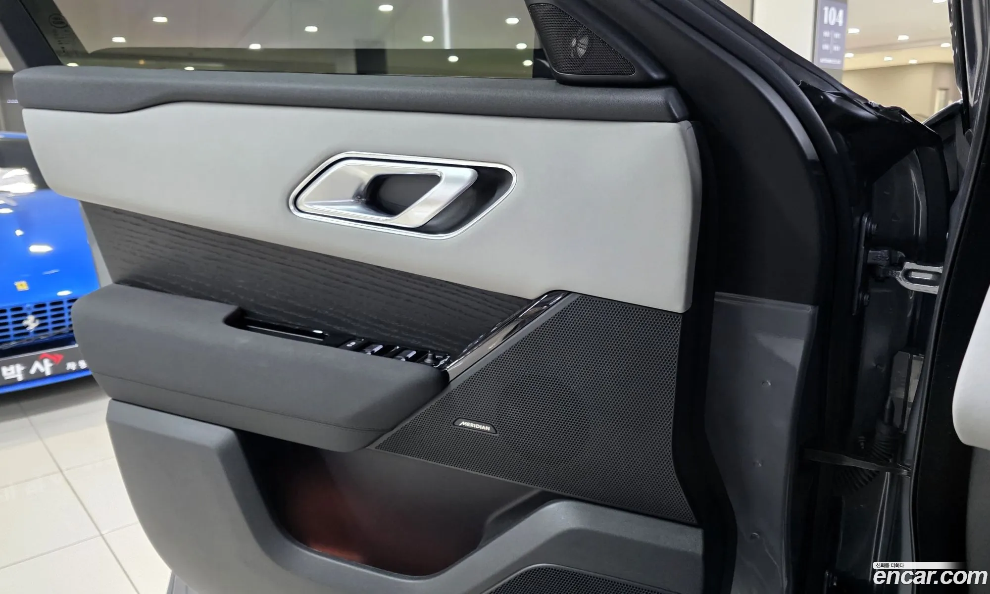 Land Rover Range Rover Velar 2024 — 12