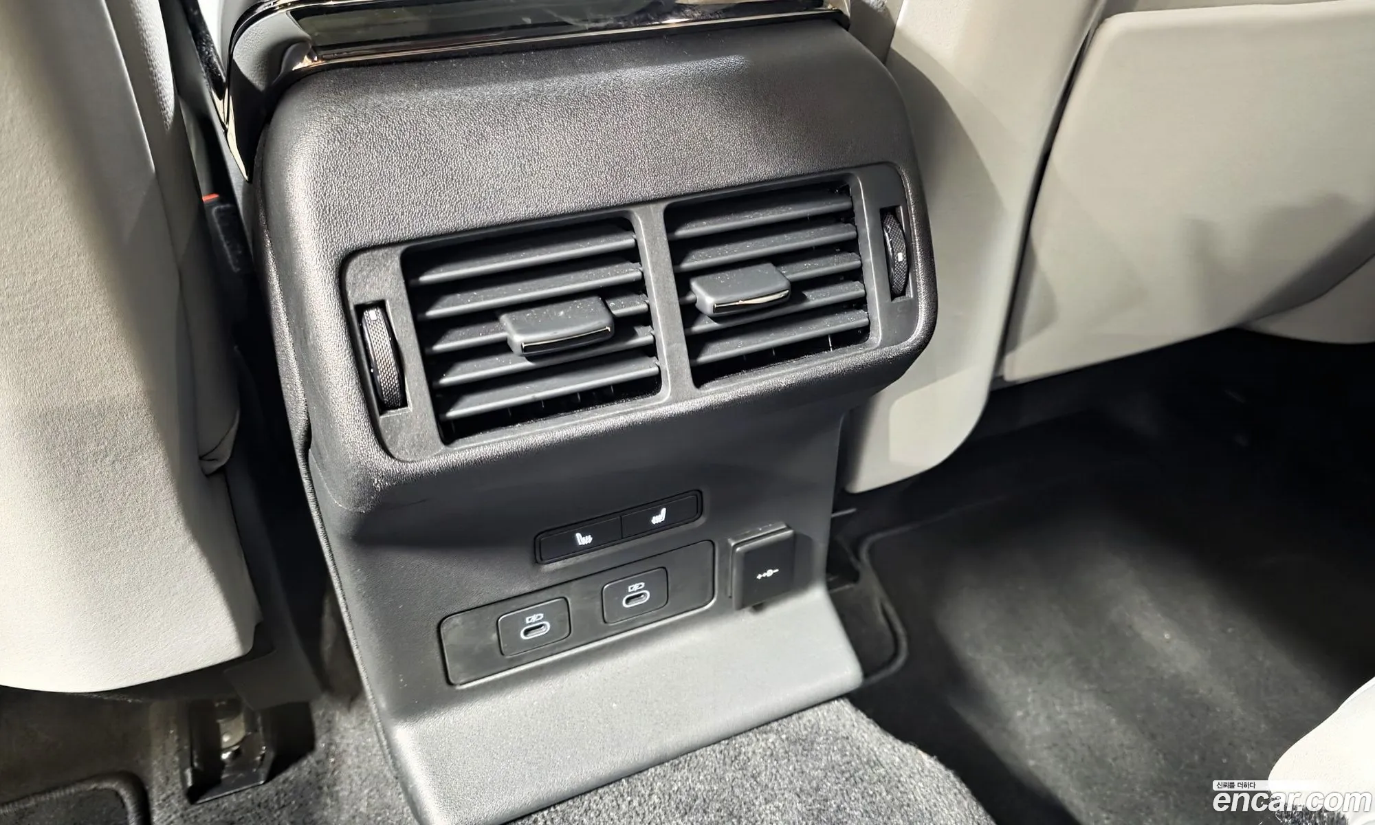Land Rover Range Rover Velar 2024 — 14