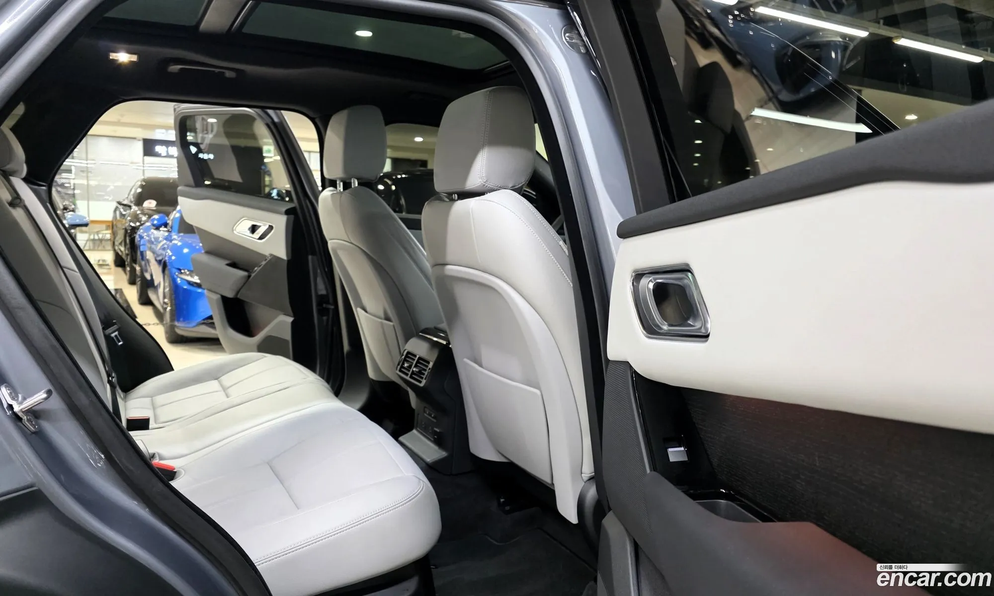 Land Rover Range Rover Velar 2024 — 15