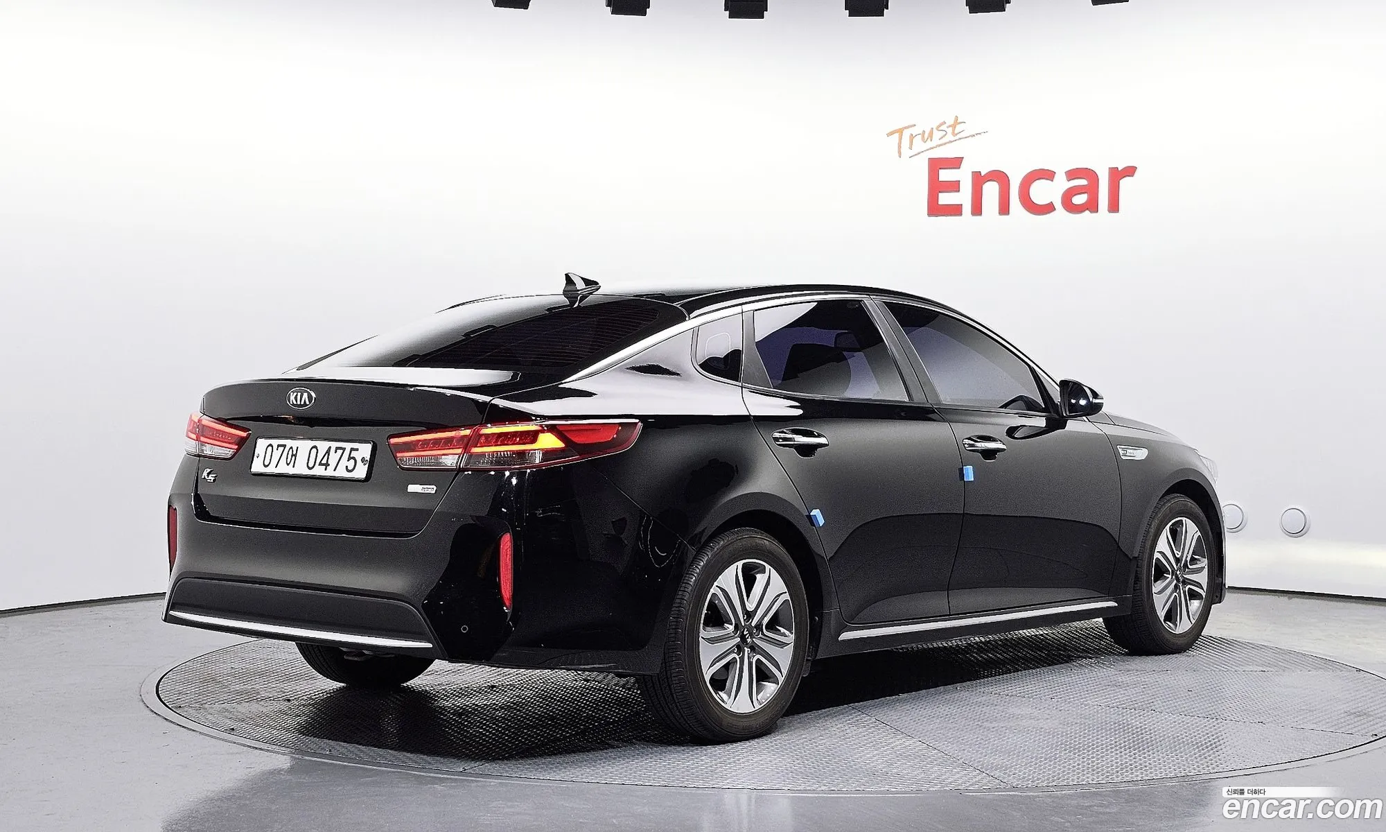 Kia K5 Hybrid 2016 — 10