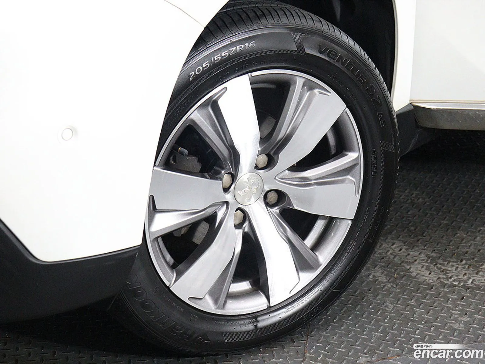 Peugeot 2008 2015 — 20