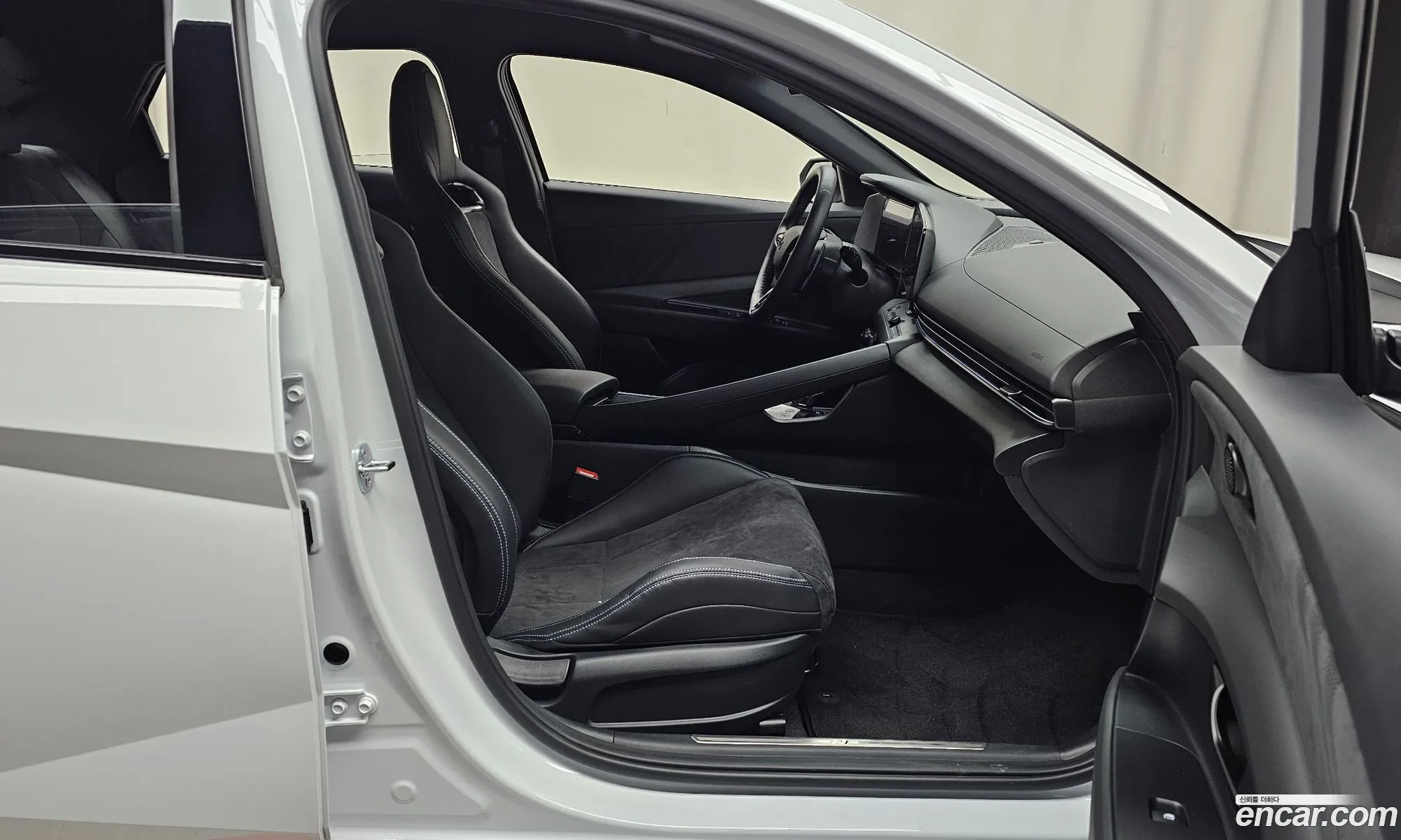 Hyundai Elantra 2025 — 6