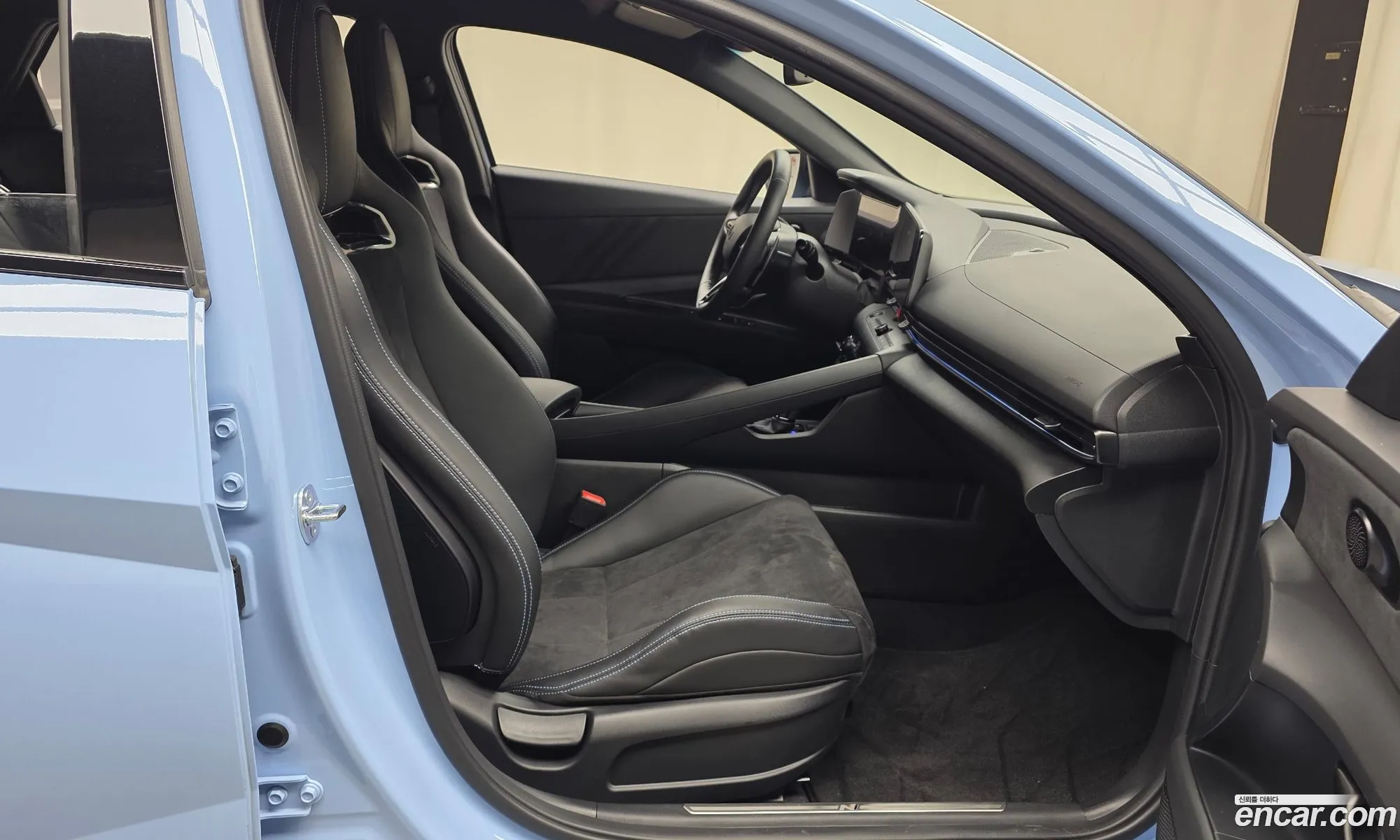 Hyundai Elantra 2025 — 4