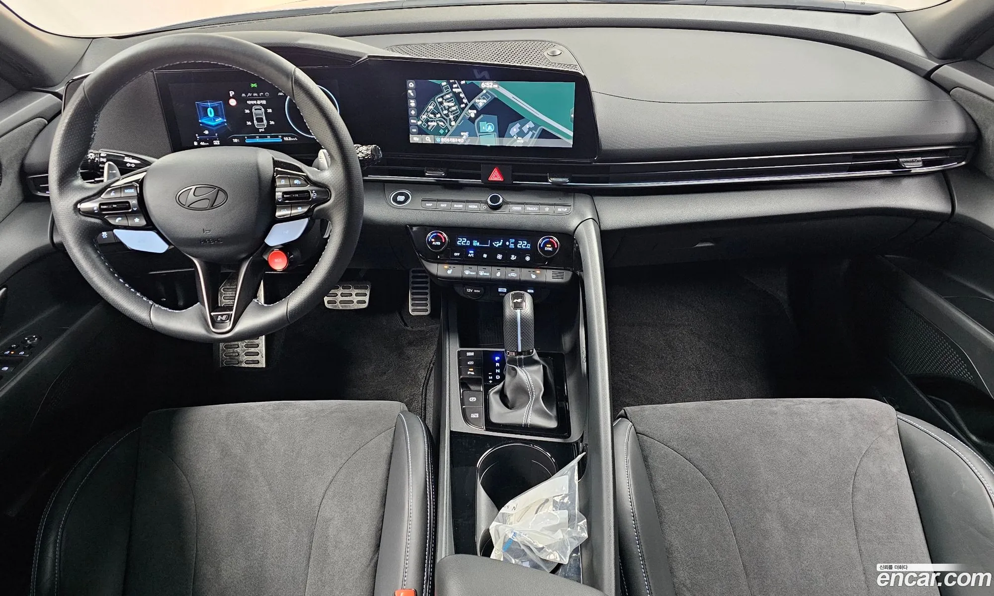 Hyundai Elantra 2025 — 4