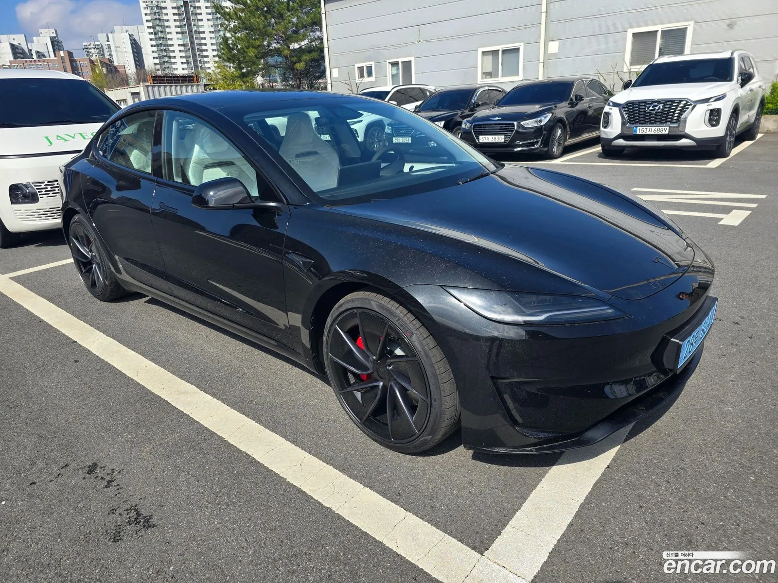 Tesla Model 3 2026 — 16