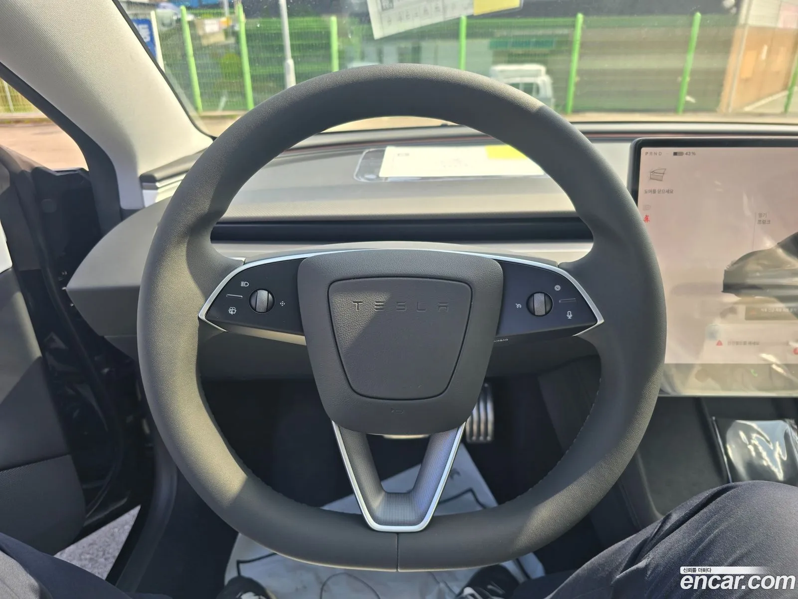 Tesla Model 3 2026 — 12