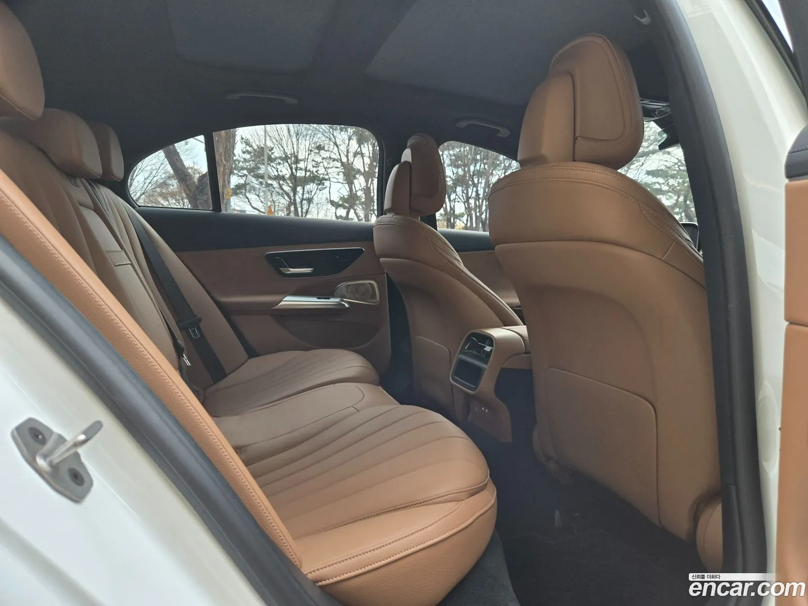 Mercedes-Benz E-Class W214 2024 — 10