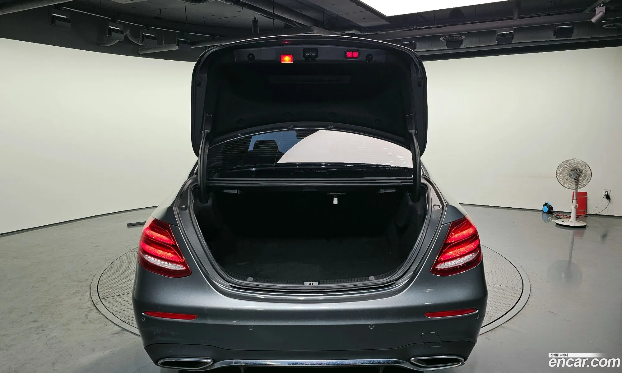 Mercedes-Benz E-Class W213 2017 WDDZF3DB1HA210086 — 11