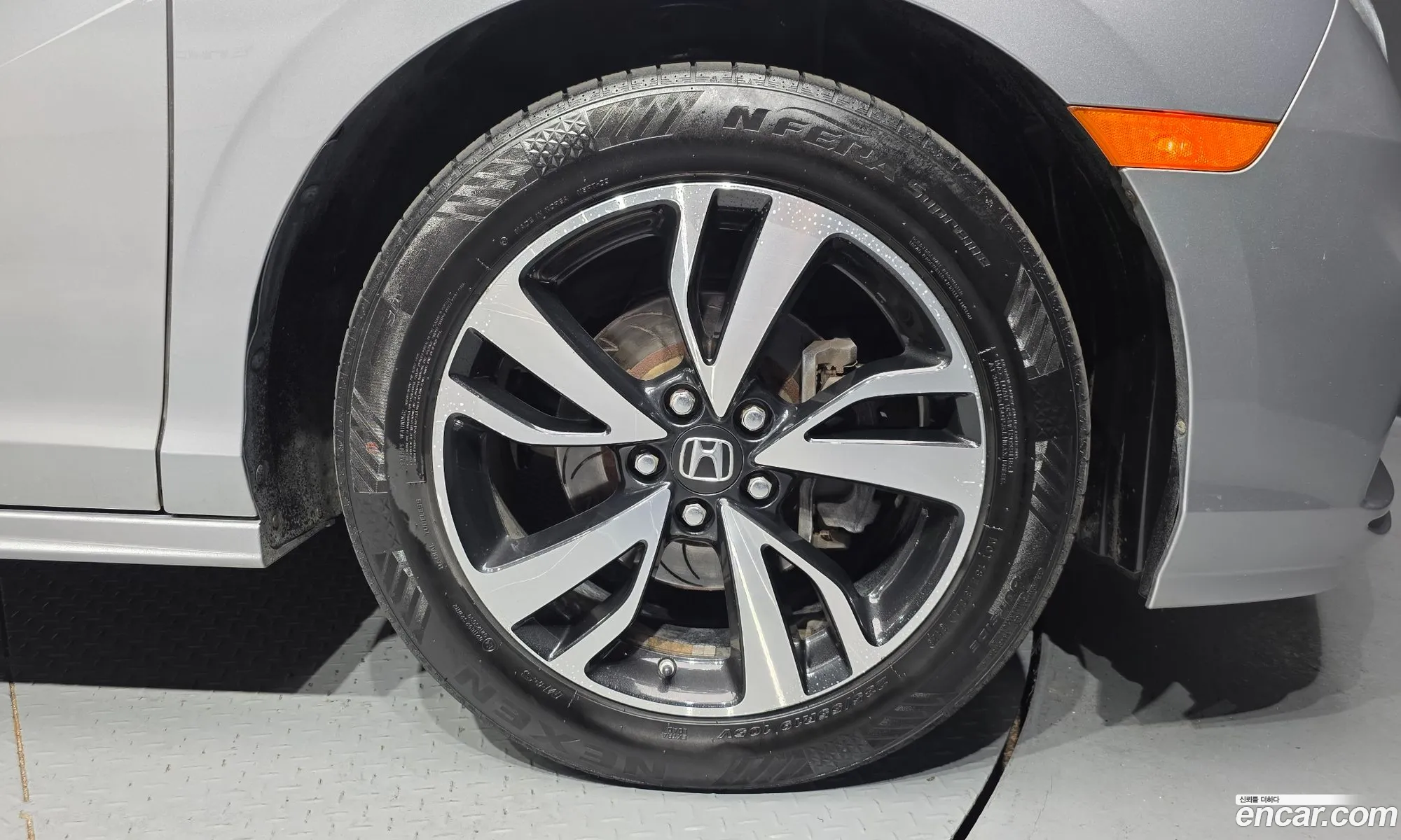 Honda Odyssey 2017 5KBRL6880JB600132 — 12