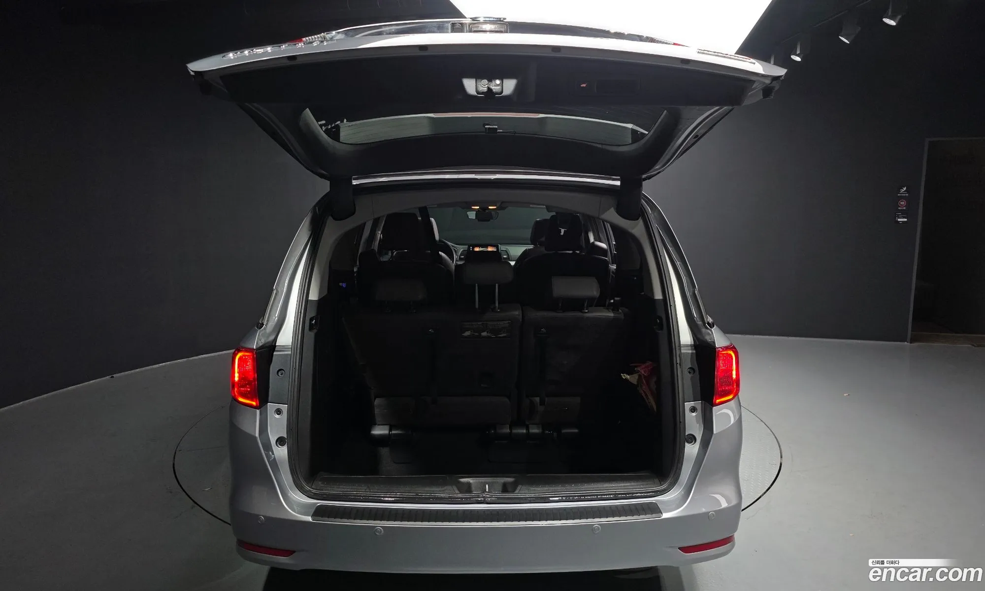 Honda Odyssey 2017 5KBRL6880JB600132 — 9