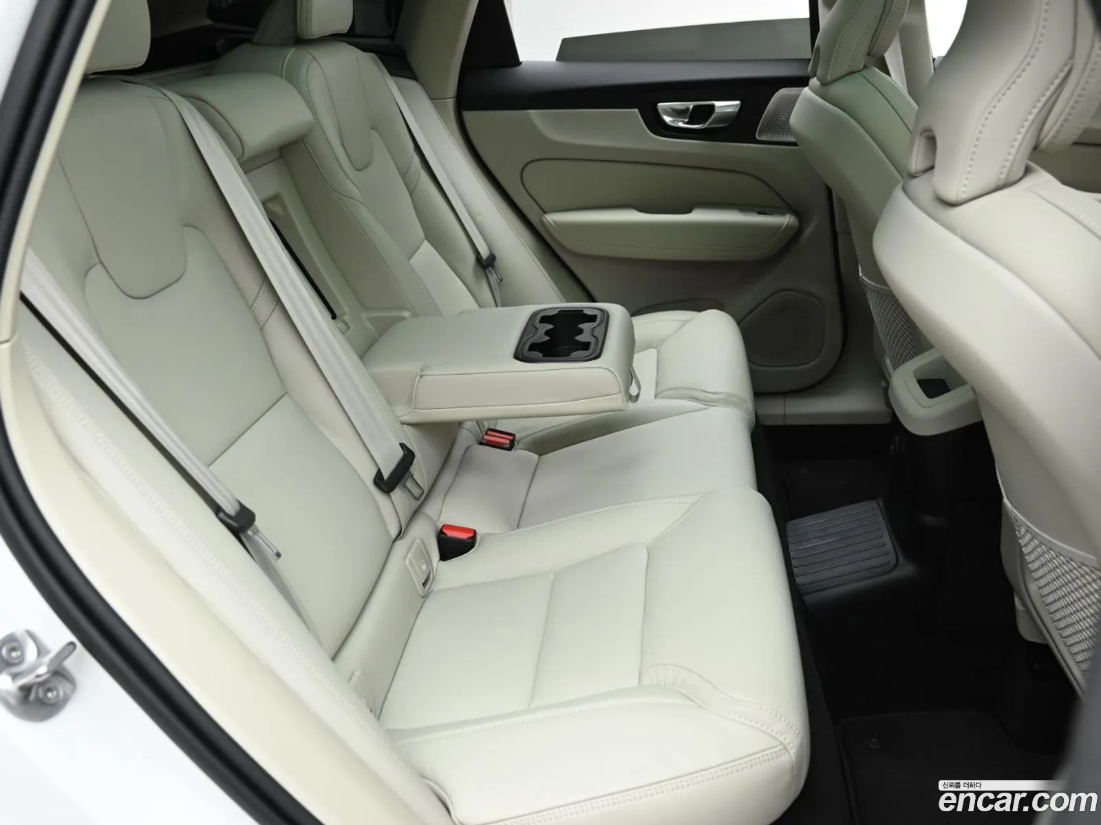 Volvo XC60 2025 — 17
