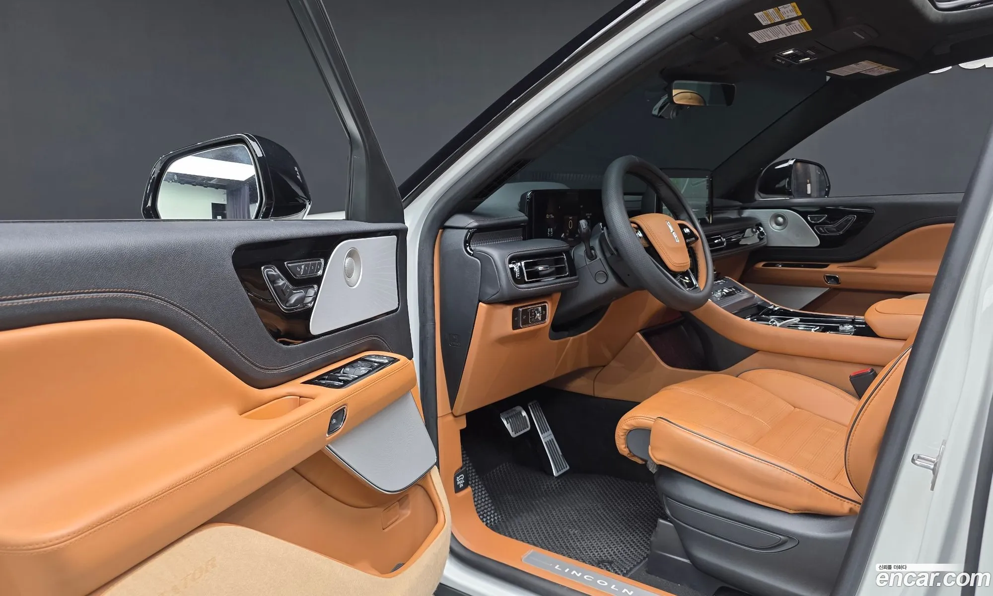 Lincoln Aviator 2025 5LM5J9XC4SGL09514 — 5