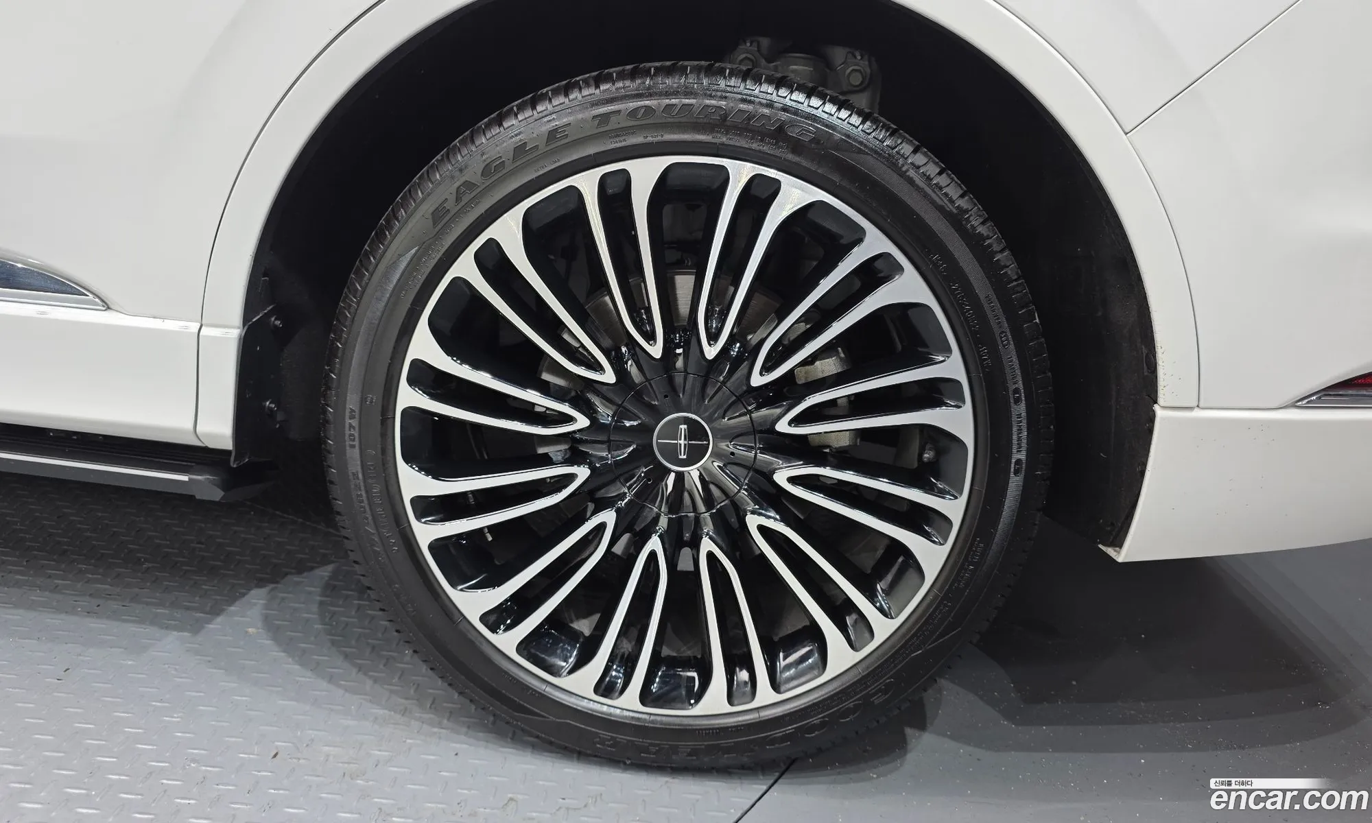 Lincoln Aviator 2025 5LM5J9XC4SGL09514 — 7